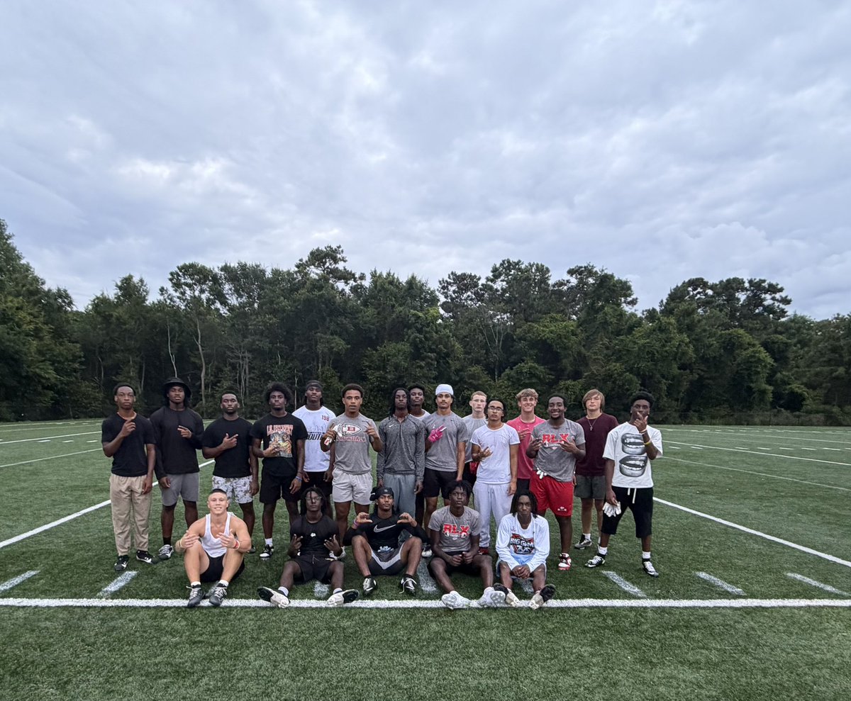 masontheflash23's tweet photo. Great work with the guys today blessed to have amazing brothers around me 
#comingforitall #blx #blxfb
#RecruitTheBLX @BiloxiFB @biloxiindians @coachcollier87 @CoachMurph4 
@_GabrielMyles
@Tyler_James14 
@jordanramsey_4 
@jayden_ramsey15 @Coastfootball https://t.co/JqidokoEQx