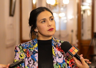 Iherreraa's tweet photo. Karol Cariola señala que el Ministro Quiroz habla en un tono arrogante.  Ja ja ja.  Parece que se olvidó lo que decía Giorgio Jackson. https://t.co/aMG9ZuAS0h