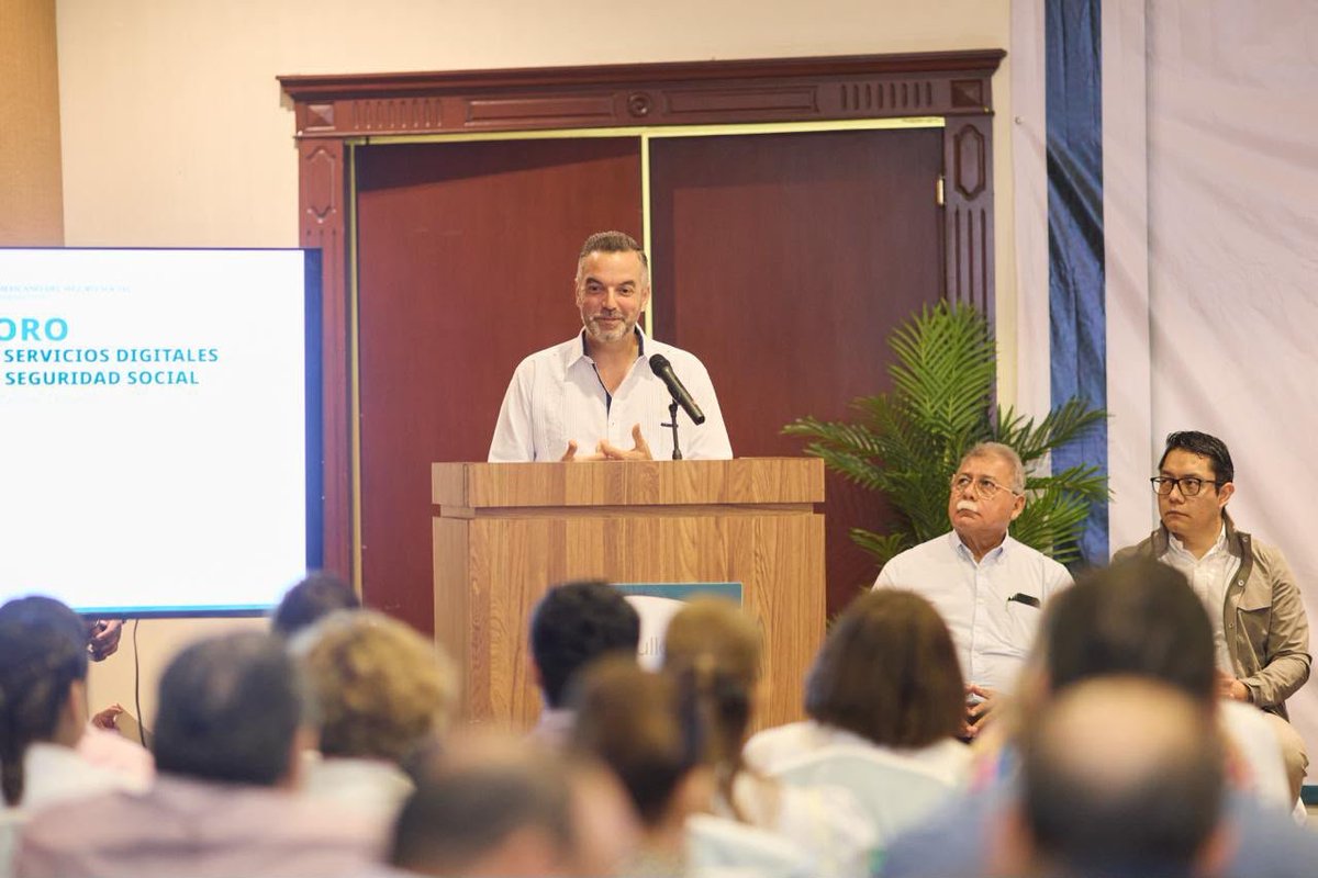 JLavalleMaury's tweet photo. Llevamos a cabo el foro “Obligaciones y Servicios Digitales en Materia de Seguridad Social” #Carmen, un espacio que fortalece el conocimiento de empresarios, emprendedores y profesionistas sobre el cumplimiento de sus responsabilidades en materia laboral y de seguridad social.
Agradecemos a la Lic. @LuisaObrador y a la Dra. Flor Rodríguez, por su acompañamiento, información y herramientas que fortalecen la competitividad de las empresas campechanas.
Seguimos impulsando espacios de capacitación y colaboración para fortalecer el desarrollo económico de #Campeche. #EconomíaCampeche