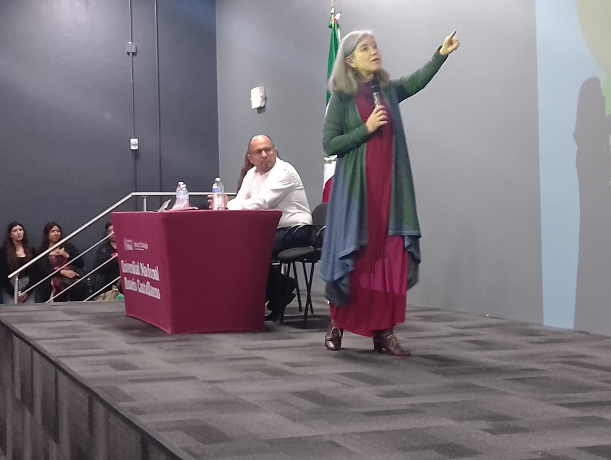 UNRCastellanos's tweet photo. ¡Así se vivió una jornada llena de conocimiento y reflexión profunda! ✨📸

La Dra. Mónica González, Directora del IIJ-UNAM, impartió la Conferencia Magistral sobre 'Derechos Humanos en México: Retos y Perspectivas Actuales' en la 📍 U. A. Tijuana. 🗣️🗯️

#SomosRosarioCastellanos https://t.co/XJs2mqR95D