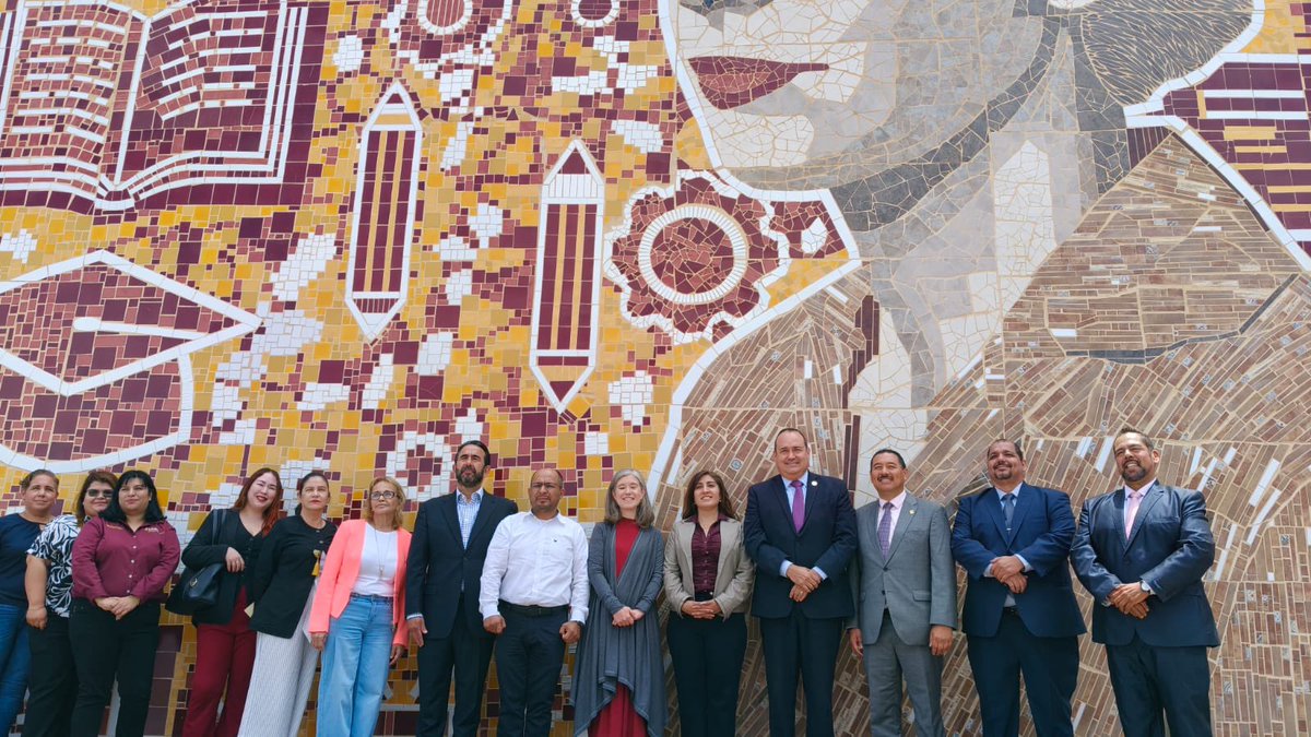 UNRCastellanos's tweet photo. ¡Así se vivió una jornada llena de conocimiento y reflexión profunda! ✨📸

La Dra. Mónica González, Directora del IIJ-UNAM, impartió la Conferencia Magistral sobre 'Derechos Humanos en México: Retos y Perspectivas Actuales' en la 📍 U. A. Tijuana. 🗣️🗯️

#SomosRosarioCastellanos https://t.co/XJs2mqR95D