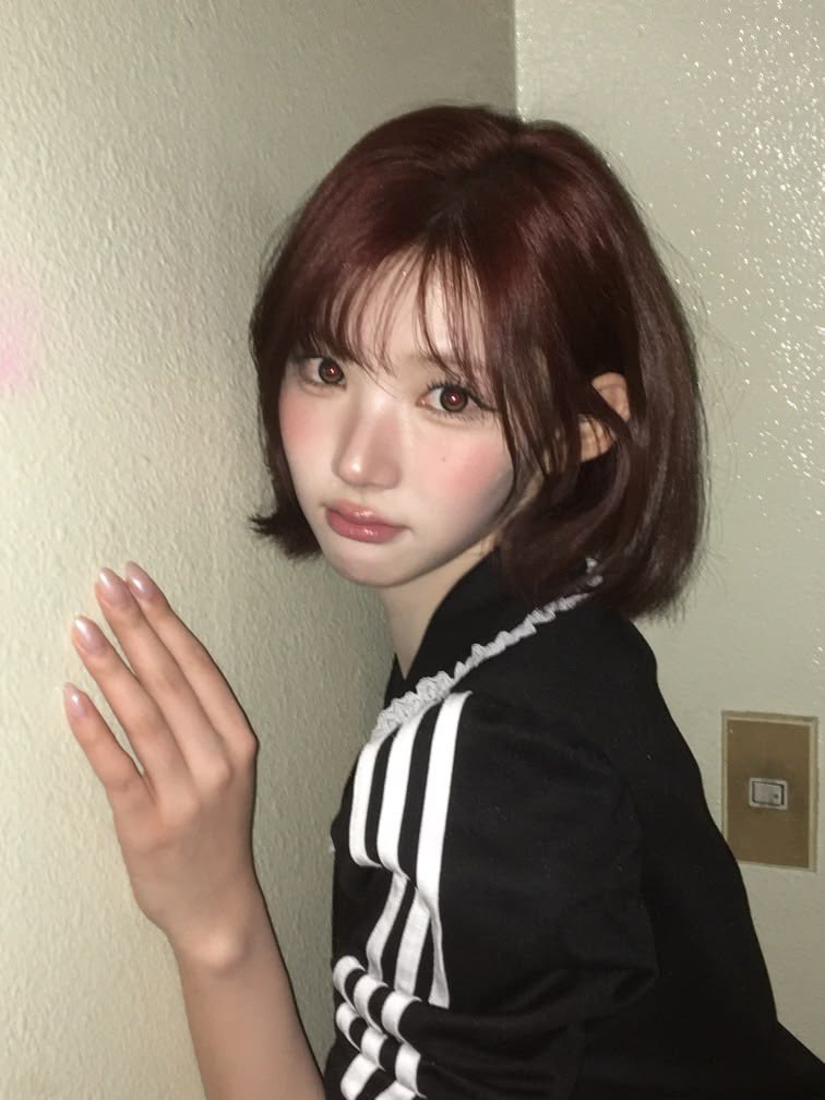 heeaaors's tweet photo. 나중에 만들어질 지우 인스타가 너무 기대됨 https://t.co/CaG9qZfSAb