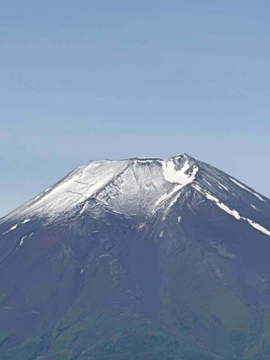 fujigokokankou's tweet photo. 富士山頂、薄っすらと雪化粧。
撮影日:2026.06.16
#富士山
#富士吉田
#富士五湖
#今日の富士山
#雪化粧
#fujiphotospots
#fujiyama
#fujisan
#mtfuji
#mtfujiphoto
#fujifivelakes
#japan_daytime_view https://t.co/s2kXOk19xe