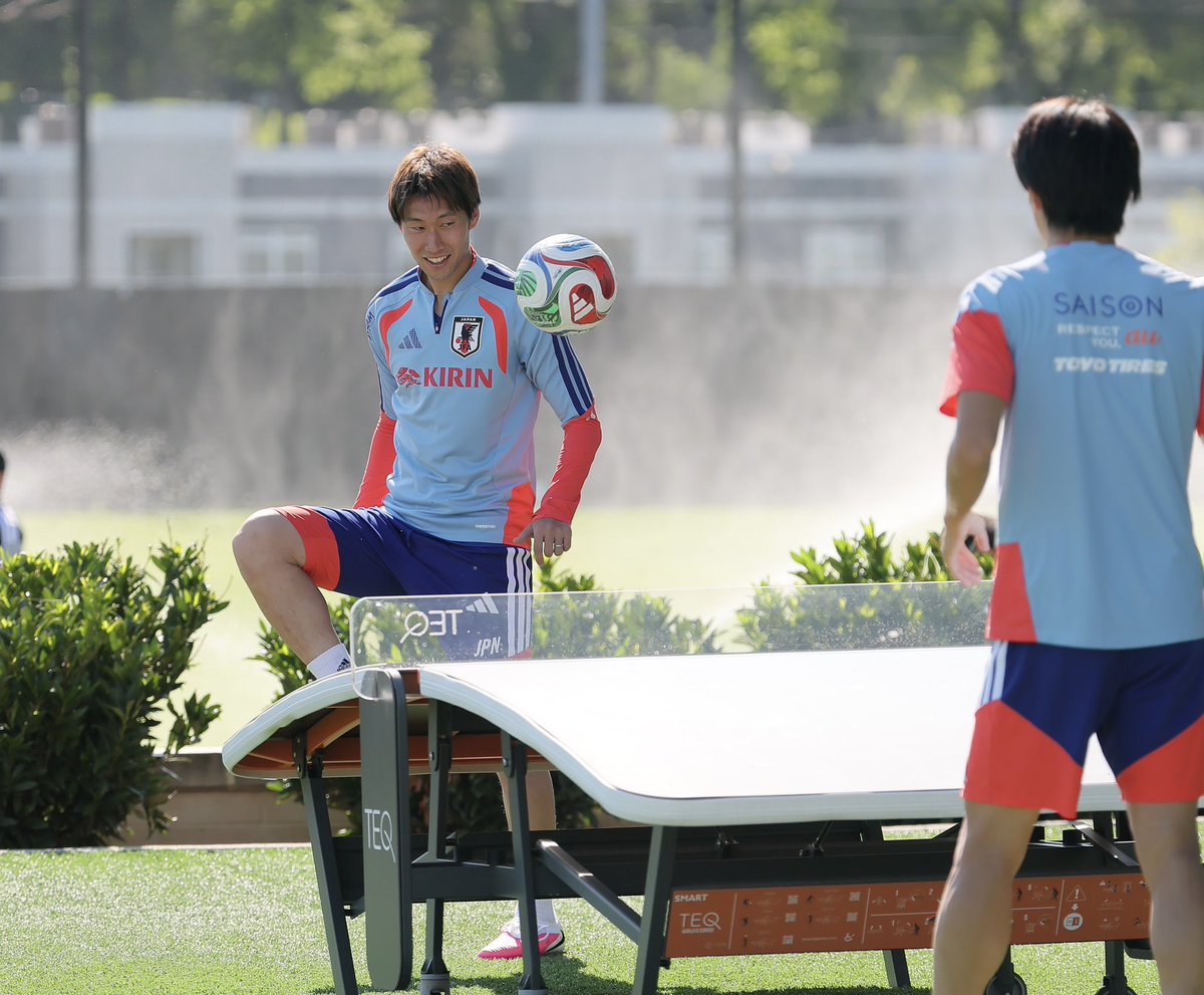 hochi_football's tweet photo. 得意な人もいれば
そうでない人も...🏓

チュニジア戦に向けた調整スタート▶️

🌎𝗙𝗜𝗙𝗔 𝗪𝗼𝗿𝗹𝗱 𝗖𝘂𝗽 𝟮𝟬𝟮𝟲™⚽️🏆
⚔𝗠𝗗𝟮
🆚チュニジア🇹🇳
🗓️6.21(日) ⌚️13:00(🇯🇵)
🏟Estadio Monterrey🇲🇽
#FIFAWorldCup #最高の景色を #スポーツ報知 https://t.co/d6IdoIB47h