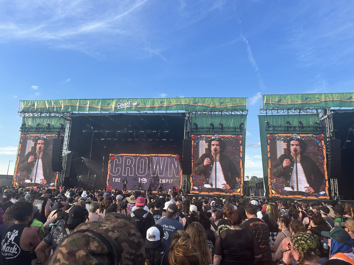 bryantography_'s tweet photo. Warped tour dc was a blast, till next year 🤟🏽🤟🏽 https://t.co/YZbNAvUI9R