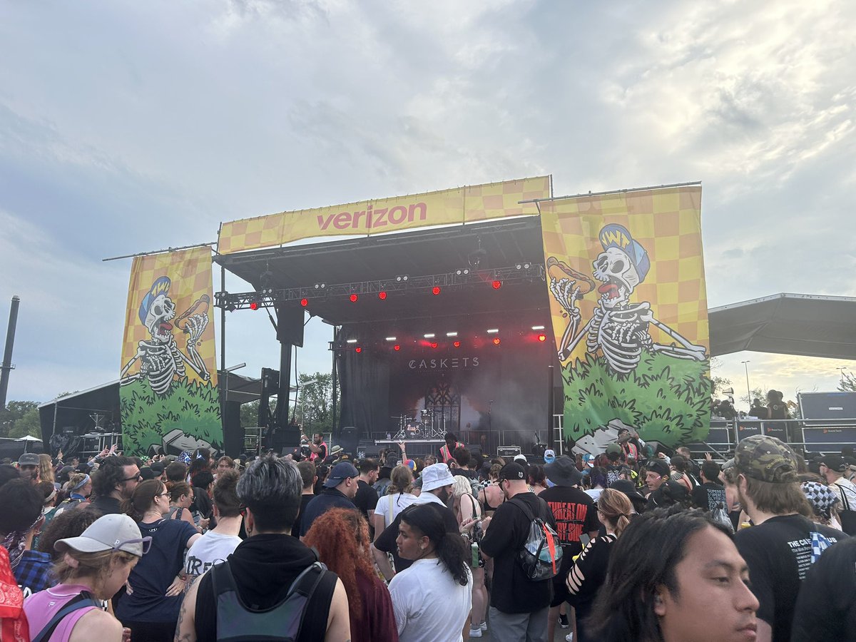 bryantography_'s tweet photo. Warped tour dc was a blast, till next year 🤟🏽🤟🏽 https://t.co/YZbNAvUI9R