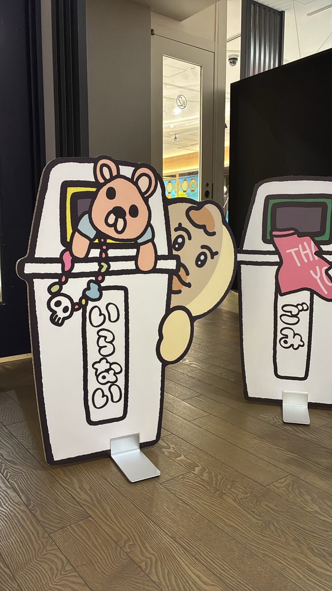 nuibear's tweet photo. #可哀想にデパート では祝！閉店記念ポップアップストア Prezented bay んぽちゃむ＆きみまろも開催中！んぽちゃむが一生懸命作ったグッズ、私はマカロンを持っていなかったので買えませんでした…グッズを捨てようものならオフのきみまろが監視してるよ！追伸:嘘すぎる犬のなかまたち紹介もあります https://t.co/4hSWXJ6H0p