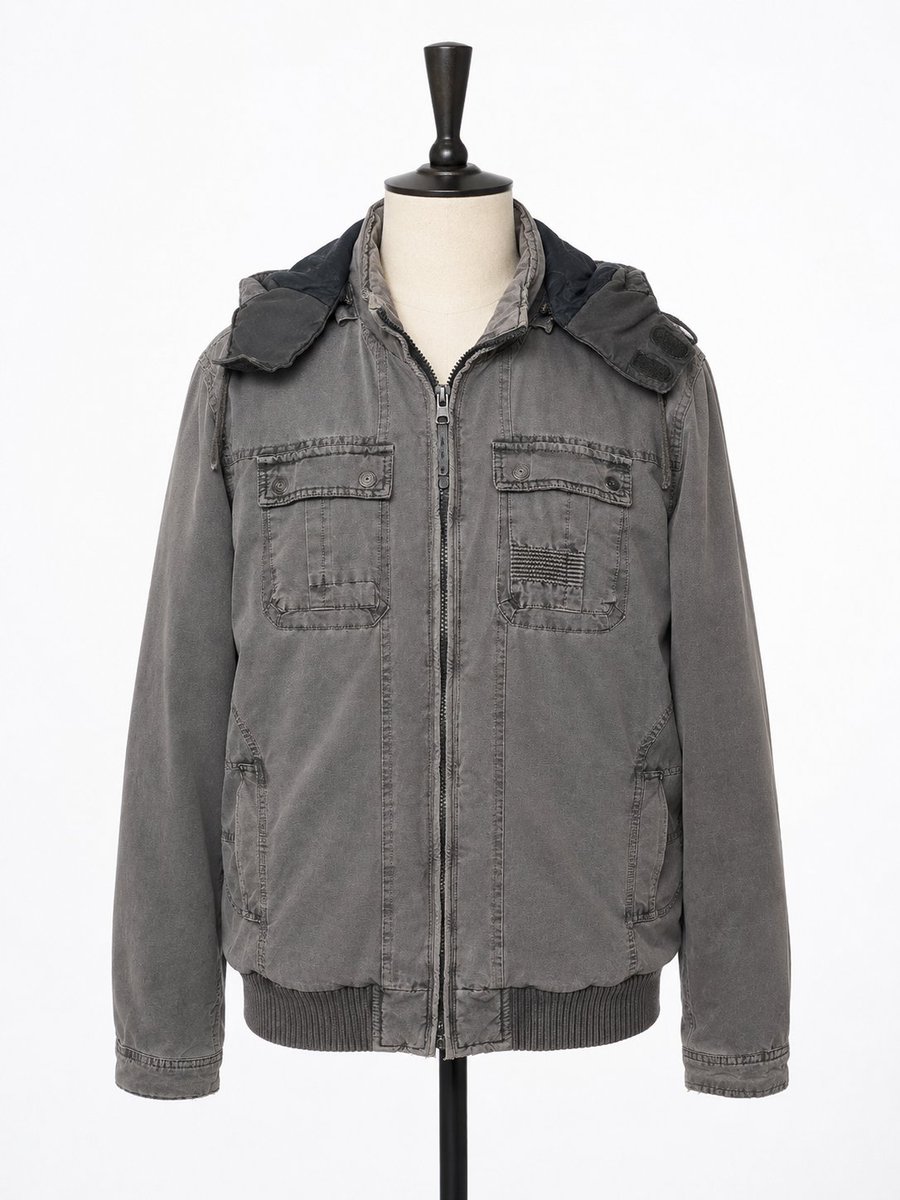 PajaroSol's tweet photo. El frío no avisa. 🥶
Campera bomber gris, capucha desmontable, interior acolchado, múltiples bolsillos. Talle L. Para el invierno que se viene. 🧥
👉 https://t.co/6NA0KQ11n6
#ModaHombre #Invierno #Argentina https://t.co/CGcc4mZm1K