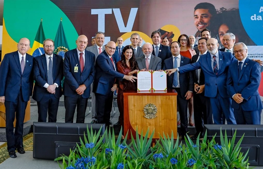ConverComInfo's tweet photo. Del japonés ISDB al americano ATSC: para el Mundial 2026, el Brasil de Lula lanza con Globo la TV 3.0 que fusiona broadcast y banda ancha  https://t.co/alZkhhgQ0m https://t.co/I8ReKPjUPN