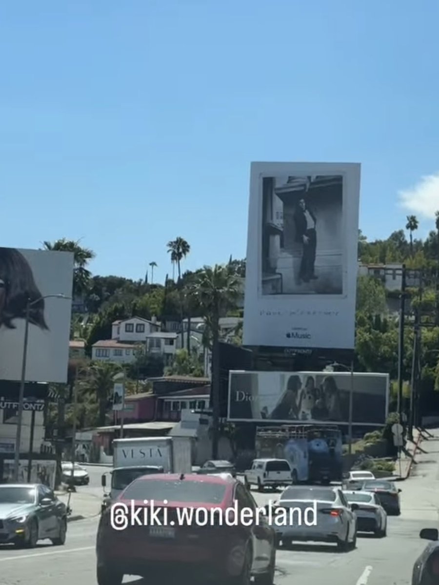 iamunhappytoday's tweet photo. 麻婆说奢侈品广告从不投放在billboard，因为投放billboard的都是low品牌😳

结果投放billboard的品牌be like： https://t.co/NH5G3odoJm