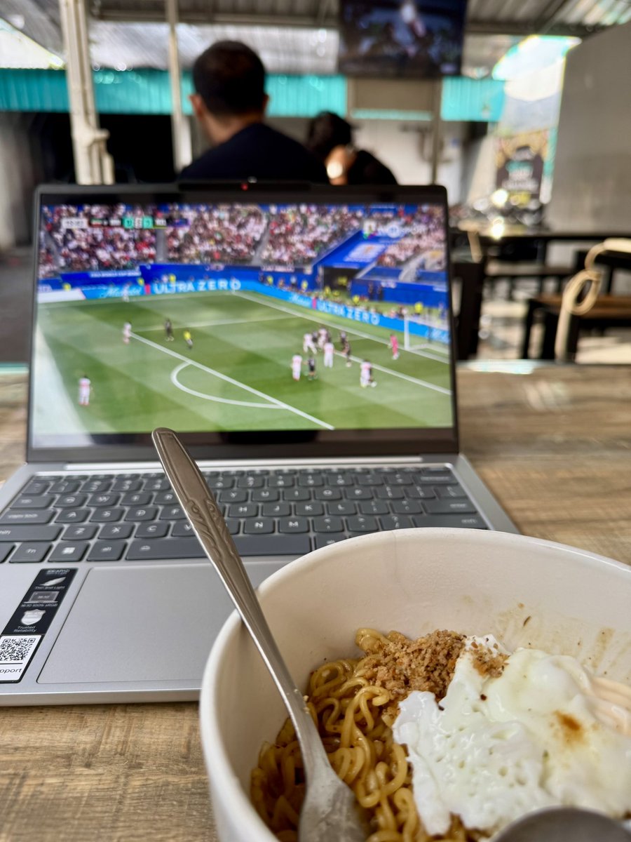 rgoestama's tweet photo. Aktifitas abang abangan Surabaya pagi hari disaat ada piala dunia https://t.co/kVaGtmIJff