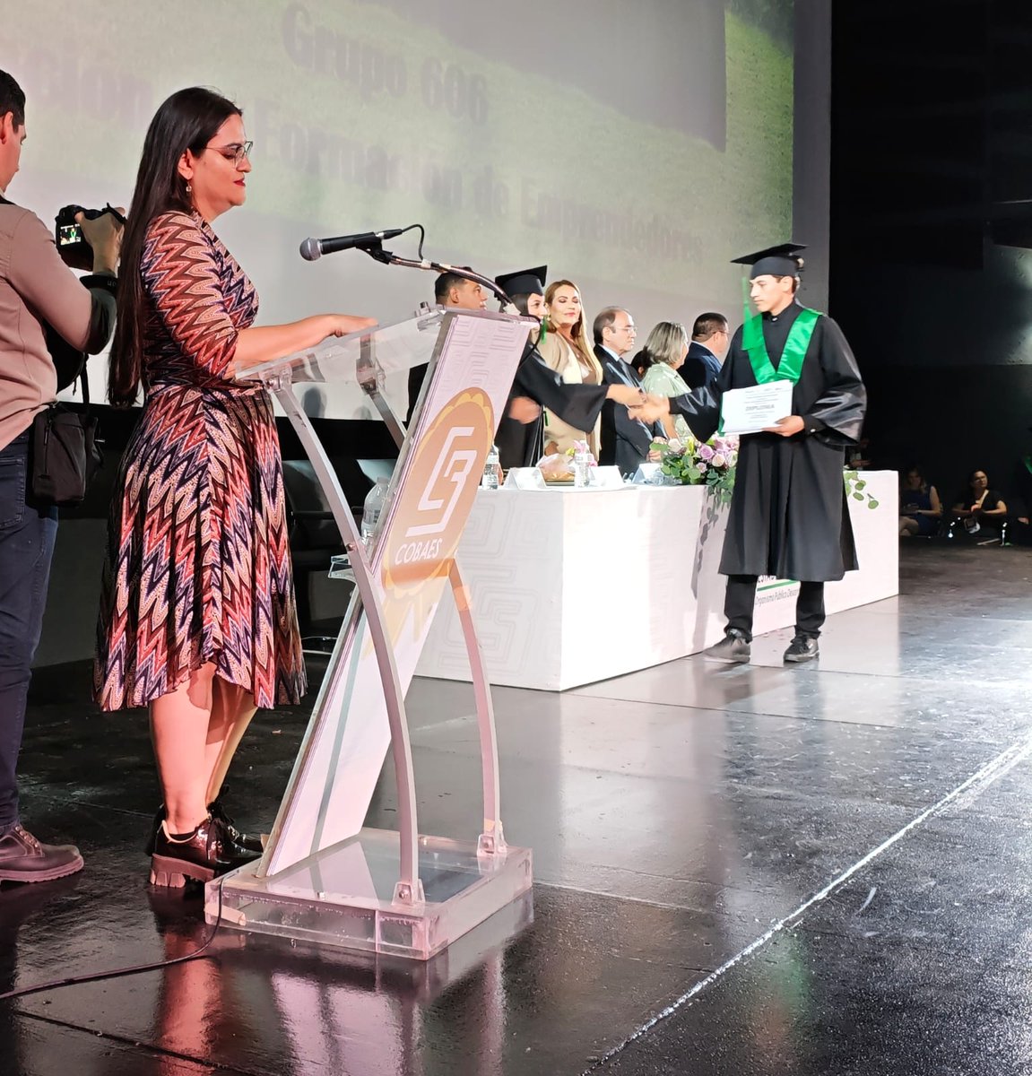 Cobaes221's tweet photo. COBAES 22 celebró la graduación de la generación 2023–2026, reconociendo el acompañamiento de docentes y personal educativo en la formación de las y los egresados. ¡Felicidades por este logro! 👏✨ https://t.co/7syboNlazM