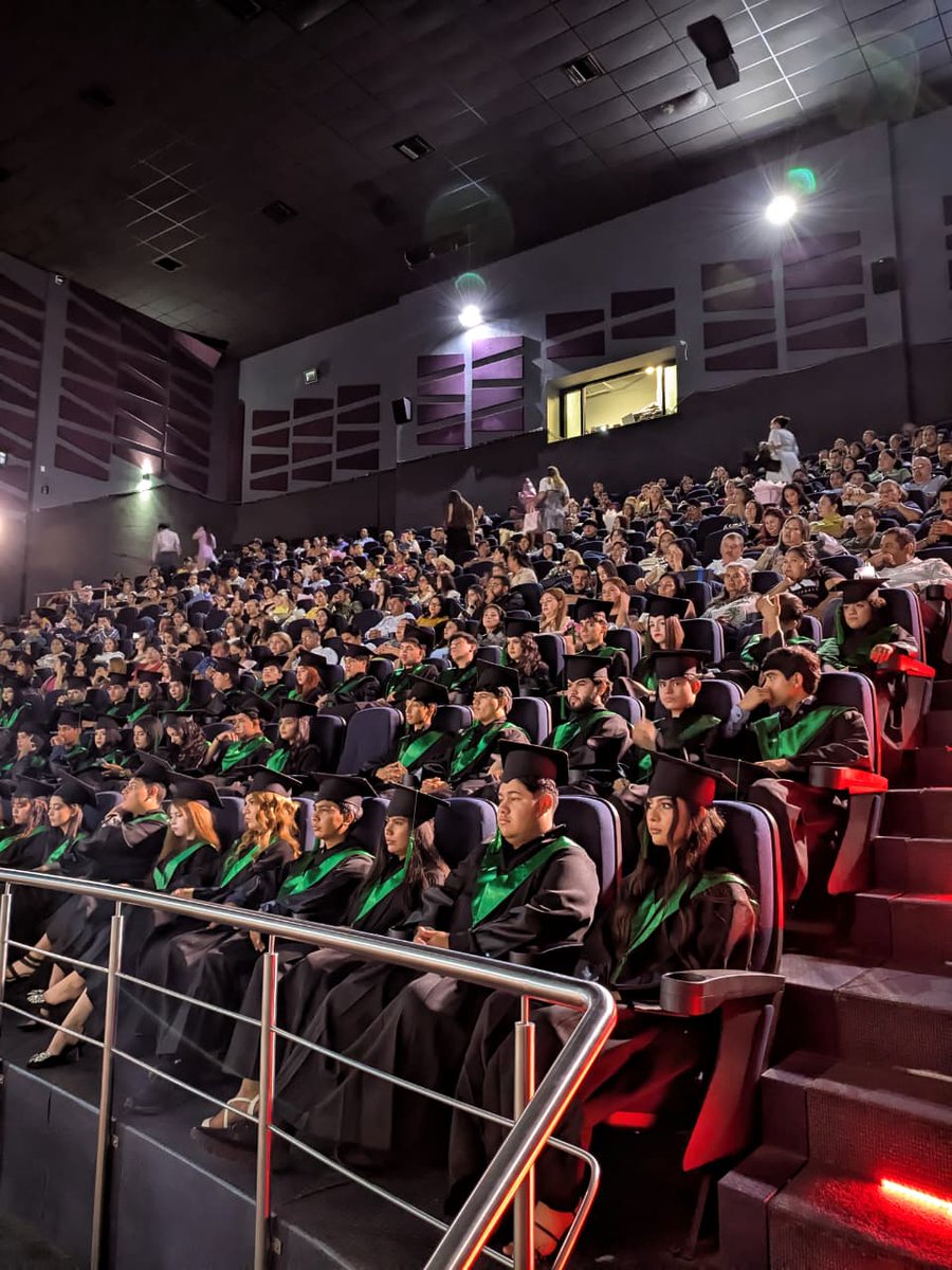 Cobaes221's tweet photo. COBAES 22 celebró la graduación de la generación 2023–2026, reconociendo el acompañamiento de docentes y personal educativo en la formación de las y los egresados. ¡Felicidades por este logro! 👏✨ https://t.co/7syboNlazM