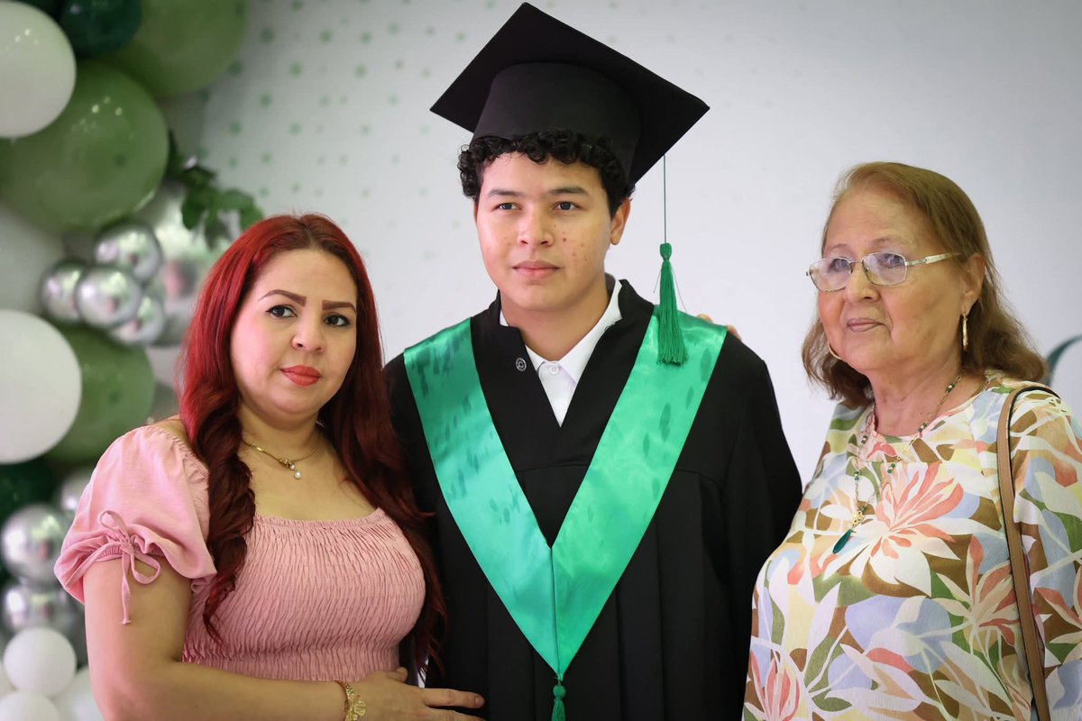 Cobaes221's tweet photo. COBAES 22 celebró la graduación de la generación 2023–2026, reconociendo el acompañamiento de docentes y personal educativo en la formación de las y los egresados. ¡Felicidades por este logro! 👏✨ https://t.co/7syboNlazM