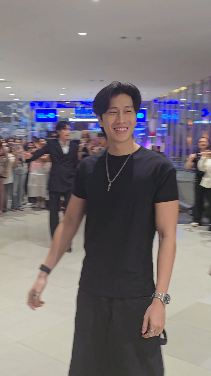 mild_mimu1506's tweet photo. หนุ่มตี๋ยิ้มหวานหล่อๆที่ตรงสเปค🫠🫶 https://t.co/gEaKcJnyU8