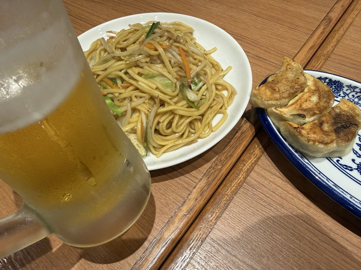 tomoha_dayo's tweet photo. さて、舞台の千秋楽後に大バタバタで新幹線に乗り石川県へ。
この二日間に渡り小松でお仕事。
今年もロープレの季節が来ました✨

石川で仕事だとファミリーに会えるのでハッピー！
小松名物！塩焼きそば美味しかった🤤 https://t.co/BRoj2EDpao