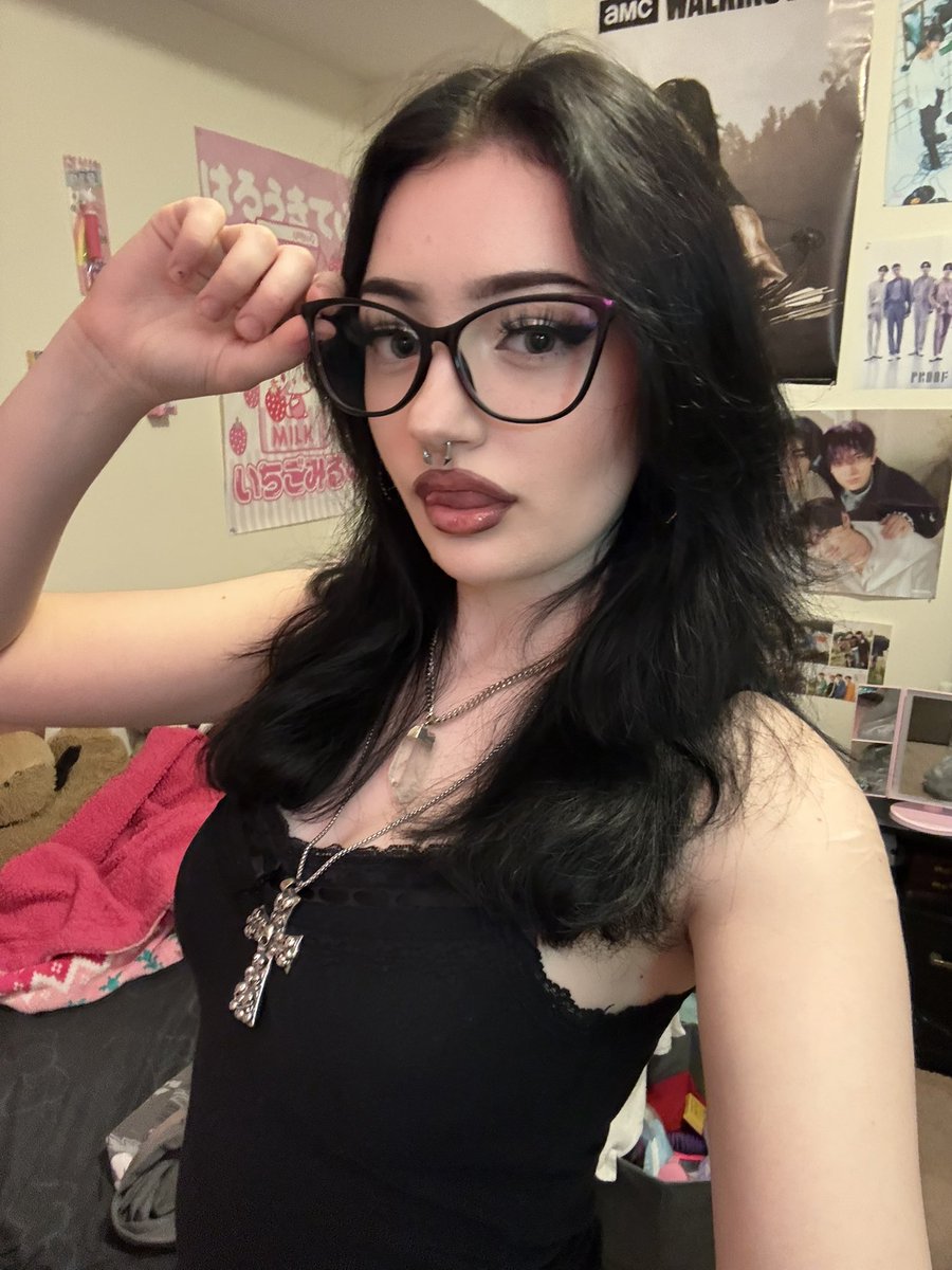 Azzy ᯓᡣ𐭩.ᐟ ⊹ tweet media