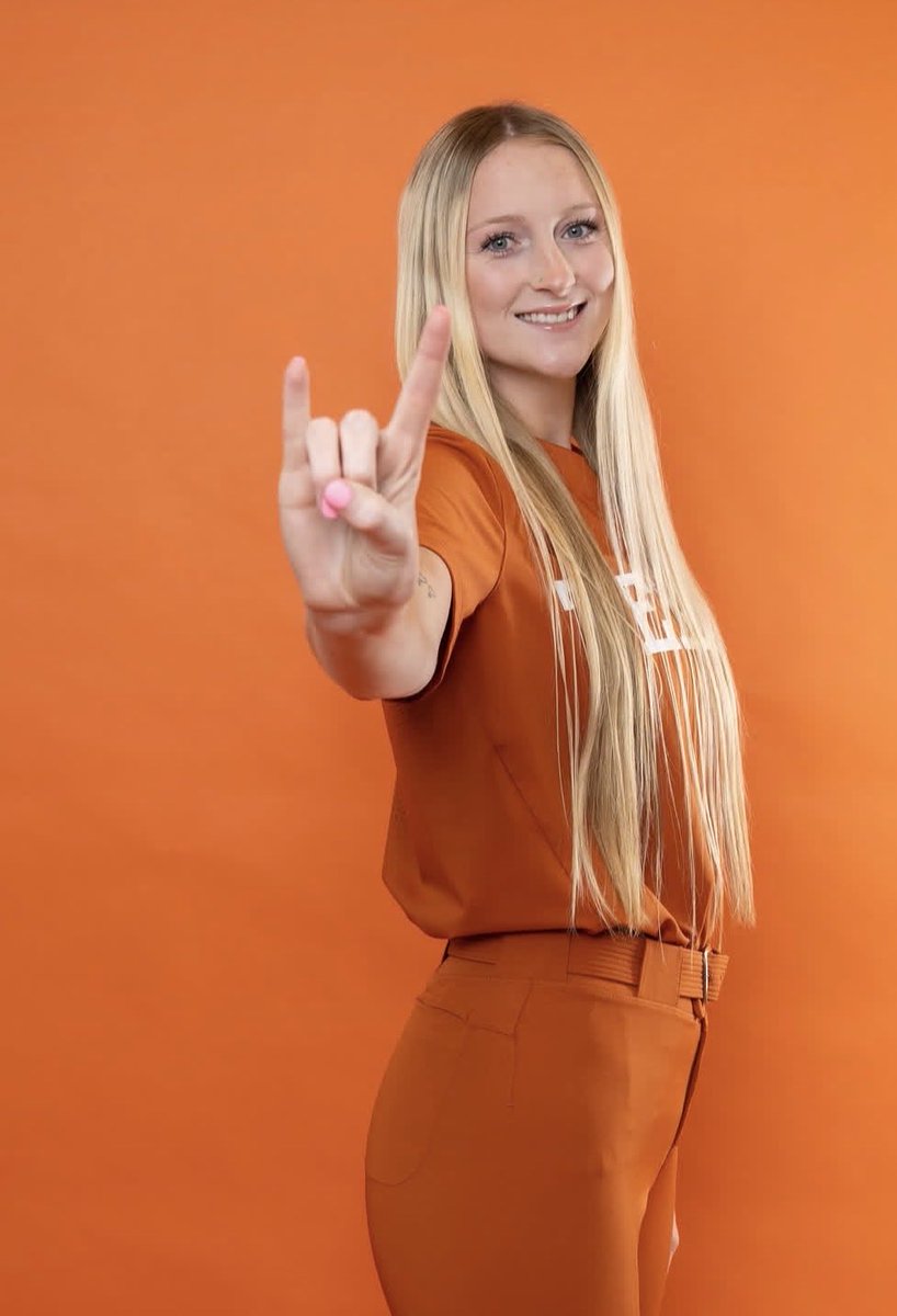 BradyVernon's tweet photo. Samantha Lincoln is joining the Texas bullpen 

https://t.co/xtlhf5aaxU https://t.co/bmmn0PdUXv