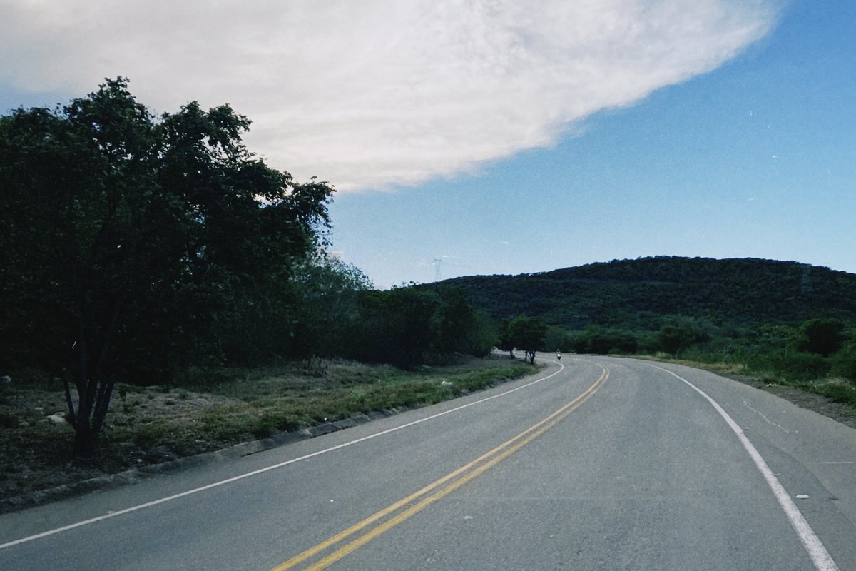 Morazart's tweet photo. El Horizonte Abierto
Conducir con esta vista despeja la mente. #CieloAzul #OnTheRoad #Naturaleza #Morazart https://t.co/EZHEncudoT