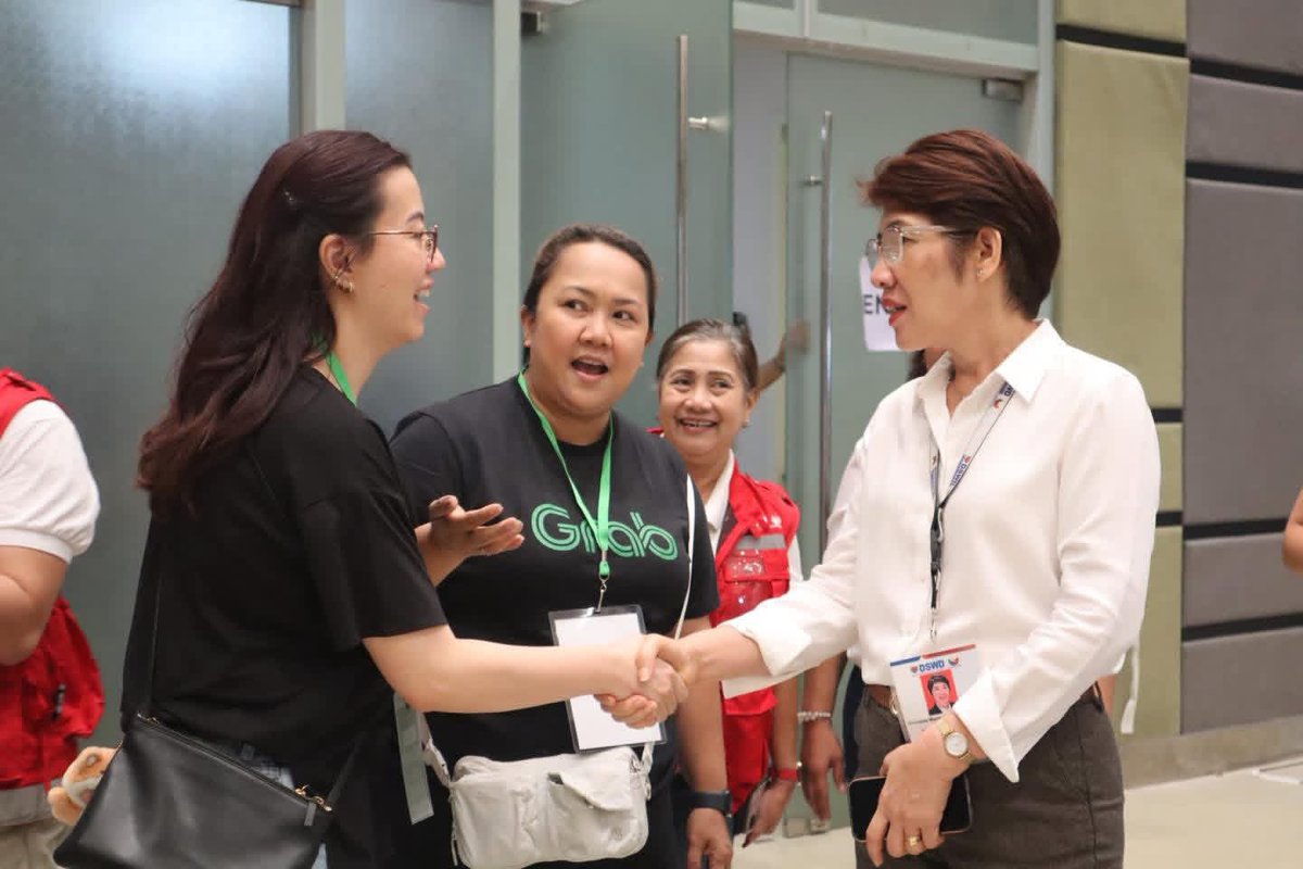 DSWDfo7's tweet photo. LOOK: DSWD-7 Regional Director Shalaine Marie Lucero together with LTFRB Central Visayas Regional Director Abosamen H. Matuan and officials from Grab Philippines, oversaw Day 1 of the Cash Relief Assistance distribution at SM Seaside City Cebu on Monday, June 15, 2026. https://t.co/Q4hNx4M8i1