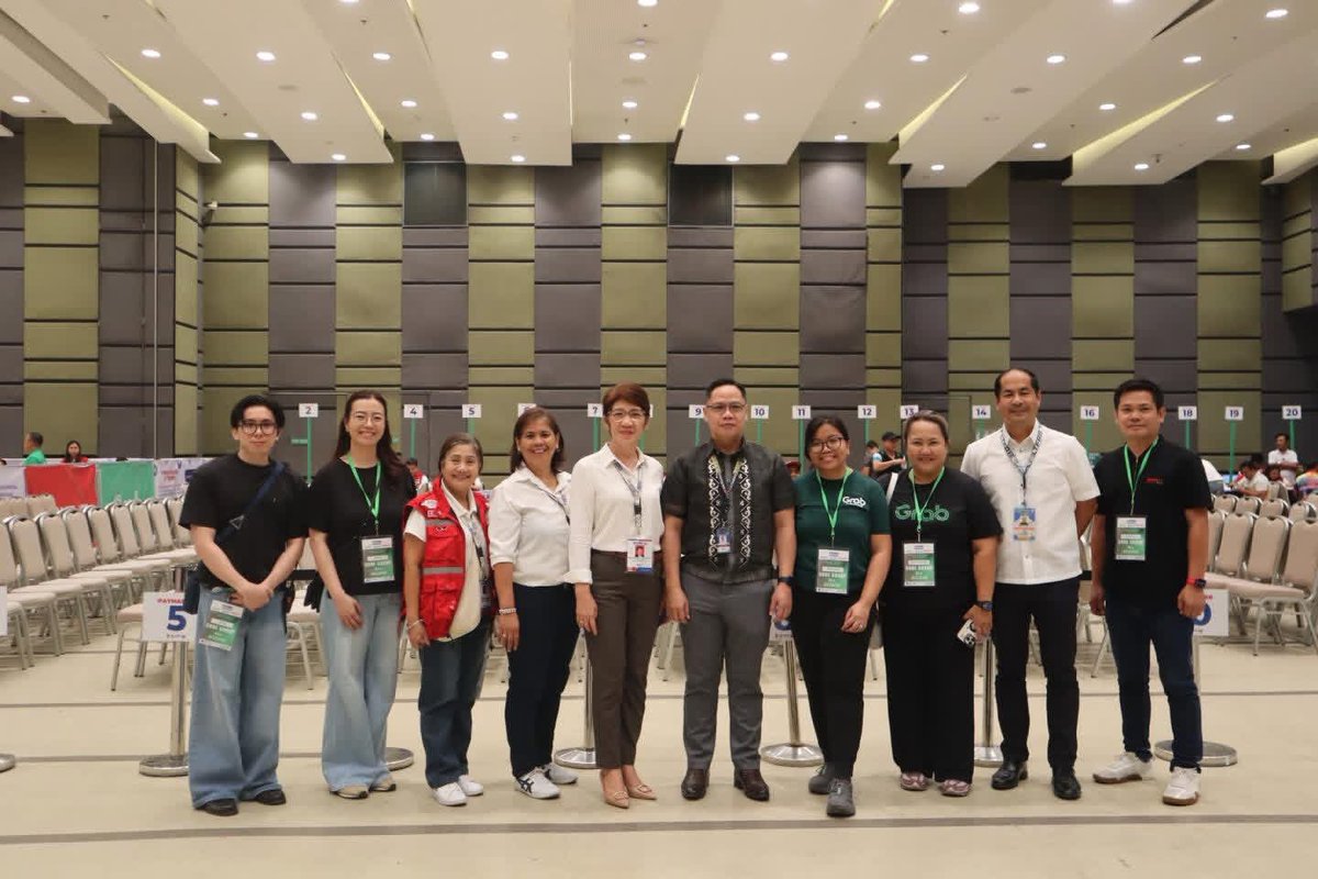 DSWDfo7's tweet photo. LOOK: DSWD-7 Regional Director Shalaine Marie Lucero together with LTFRB Central Visayas Regional Director Abosamen H. Matuan and officials from Grab Philippines, oversaw Day 1 of the Cash Relief Assistance distribution at SM Seaside City Cebu on Monday, June 15, 2026. https://t.co/Q4hNx4M8i1