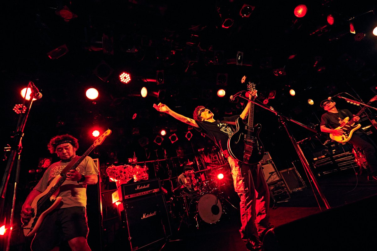 OngakuPia's tweet photo. ピーズ
『サンキュー人生リーチ平和1発！ 
ピーズ39年ワンマン』ライブレポート

超満員の渋谷クラブクアトロで39周年を祝福
「10年前も60年先も」と鳴らした夜
https://t.co/IKMzuGPKJM

#ピーズ
@tama_rocka https://t.co/NPP06ZwRpd