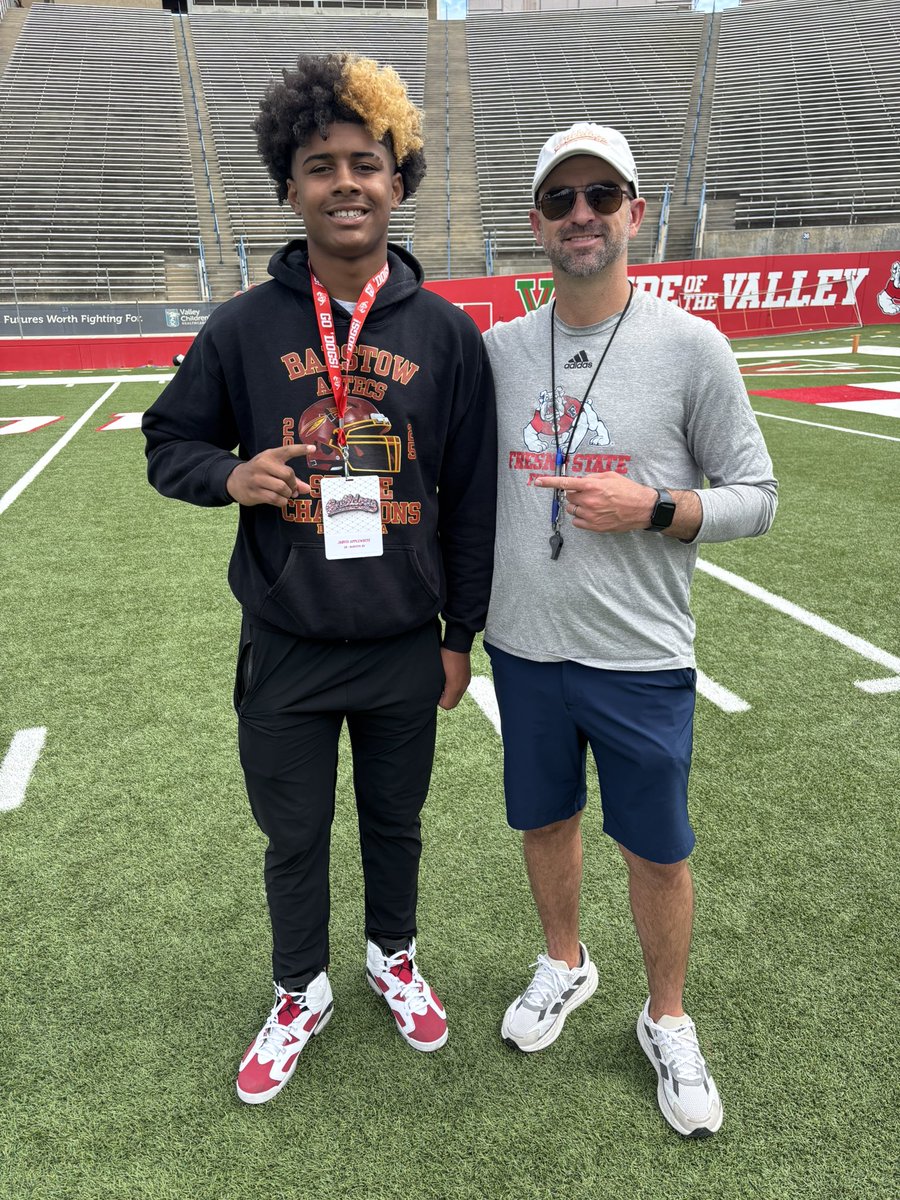 JarvisJr_3's tweet photo. Heading back to Fresno state this Friday to compete! Excited to performing under Friday night lights! @BarstowFTBL @FresnoStateFB @Coach_Clay7 @CoachWeev_Goat @Coach_Geechie @Coach_JDavis @CoachKHensley @Coach_Entz @jakerasmussen_ https://t.co/V0D5zVXSD3