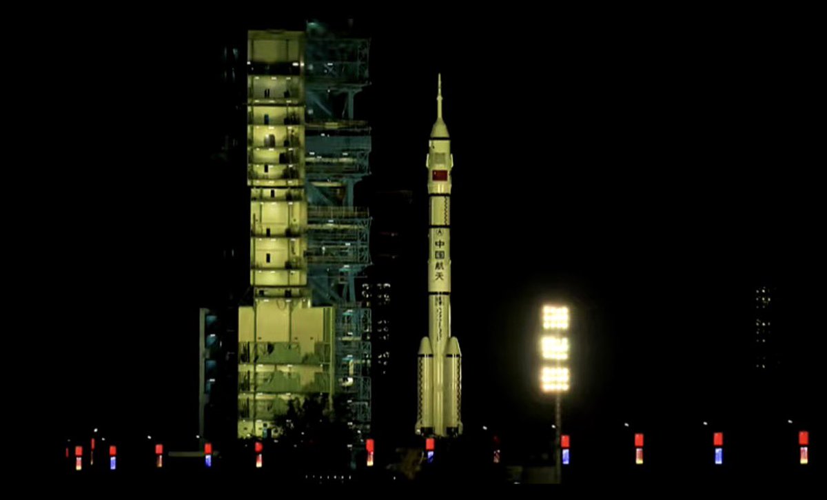 ReysonLizardo's tweet photo. Del 18 al 24 de mayo, fueron también 6 lanzamientos: SpaceX con Starlink Grp 17-42 y 10-31 (comms), y Starship Flight 12 (Test); ESA con SMILE (astrofísica); Rocket Lab con StriX L9 (radar); y China con Shenzhou 23 (tripulación estación espacial) #SpaceNews https://t.co/uWSaSZYiKy