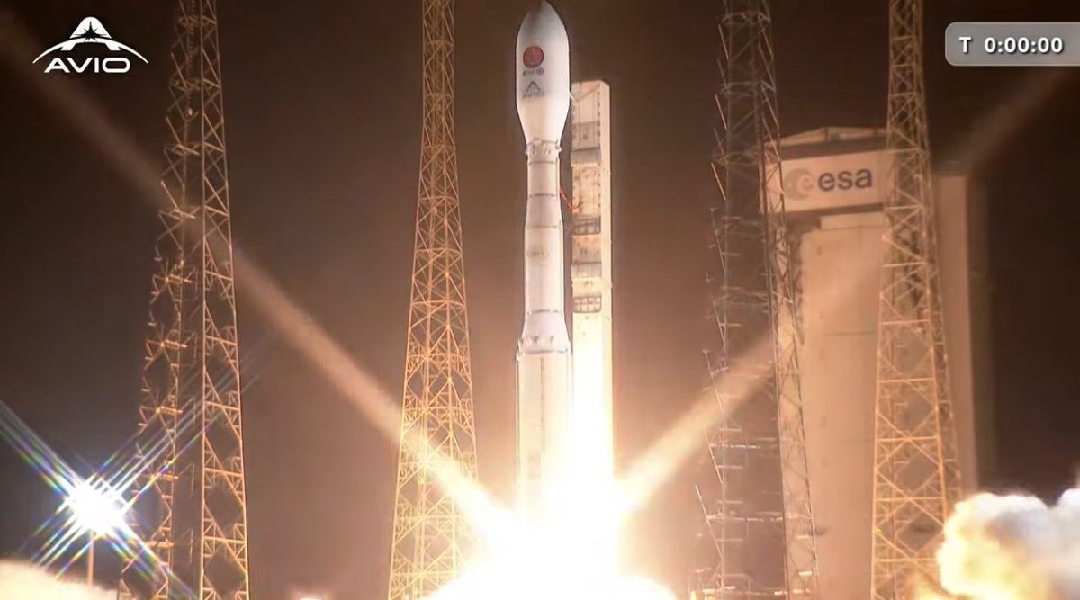 ReysonLizardo's tweet photo. Del 18 al 24 de mayo, fueron también 6 lanzamientos: SpaceX con Starlink Grp 17-42 y 10-31 (comms), y Starship Flight 12 (Test); ESA con SMILE (astrofísica); Rocket Lab con StriX L9 (radar); y China con Shenzhou 23 (tripulación estación espacial) #SpaceNews https://t.co/uWSaSZYiKy
