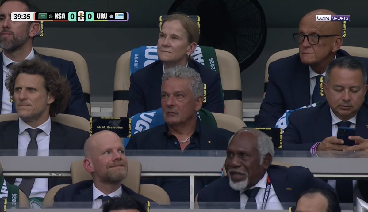 Rock0101010's tweet photo. @laneksa7 Football royalty in the building! 🇮🇹 Legendary forward Roberto Baggio and iconic referee Pierluigi Collina are both in attendance for Saudi Arabia 🇸🇦 vs Uruguay 🇺🇾 https://t.co/FiBx7FOZ41
