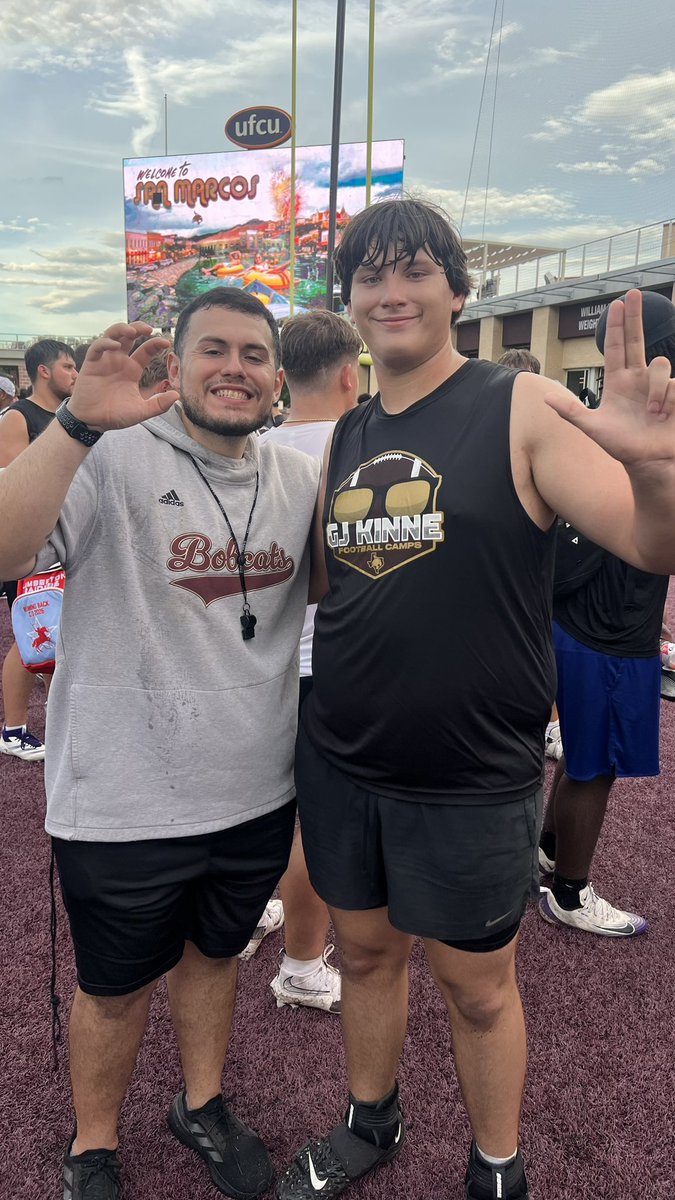 JoeGarc1a27's tweet photo. Had an amazing time getting coached by The @TXSTATEFOOTBALL Coaches. Thank you @andrewcobus @CoachShoeOL and @CoachRobertsTxS for the elite coaching!
#BeatheTheFire🐉 #SpotTheBall #EL1TE https://t.co/PDIMjCH6aw