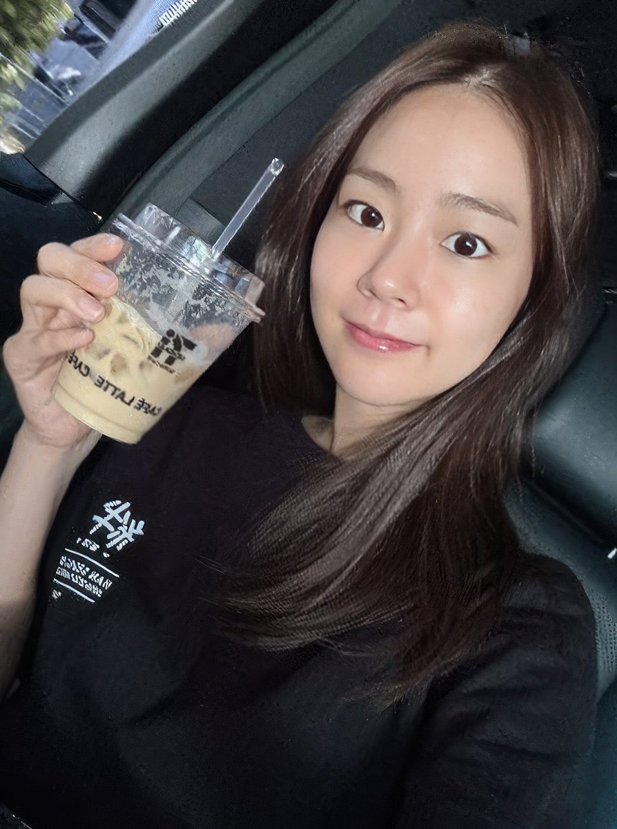 KARApics_'s tweet photo. #KARA #Seungyeon 🖤 https://t.co/N14qKFyNwJ