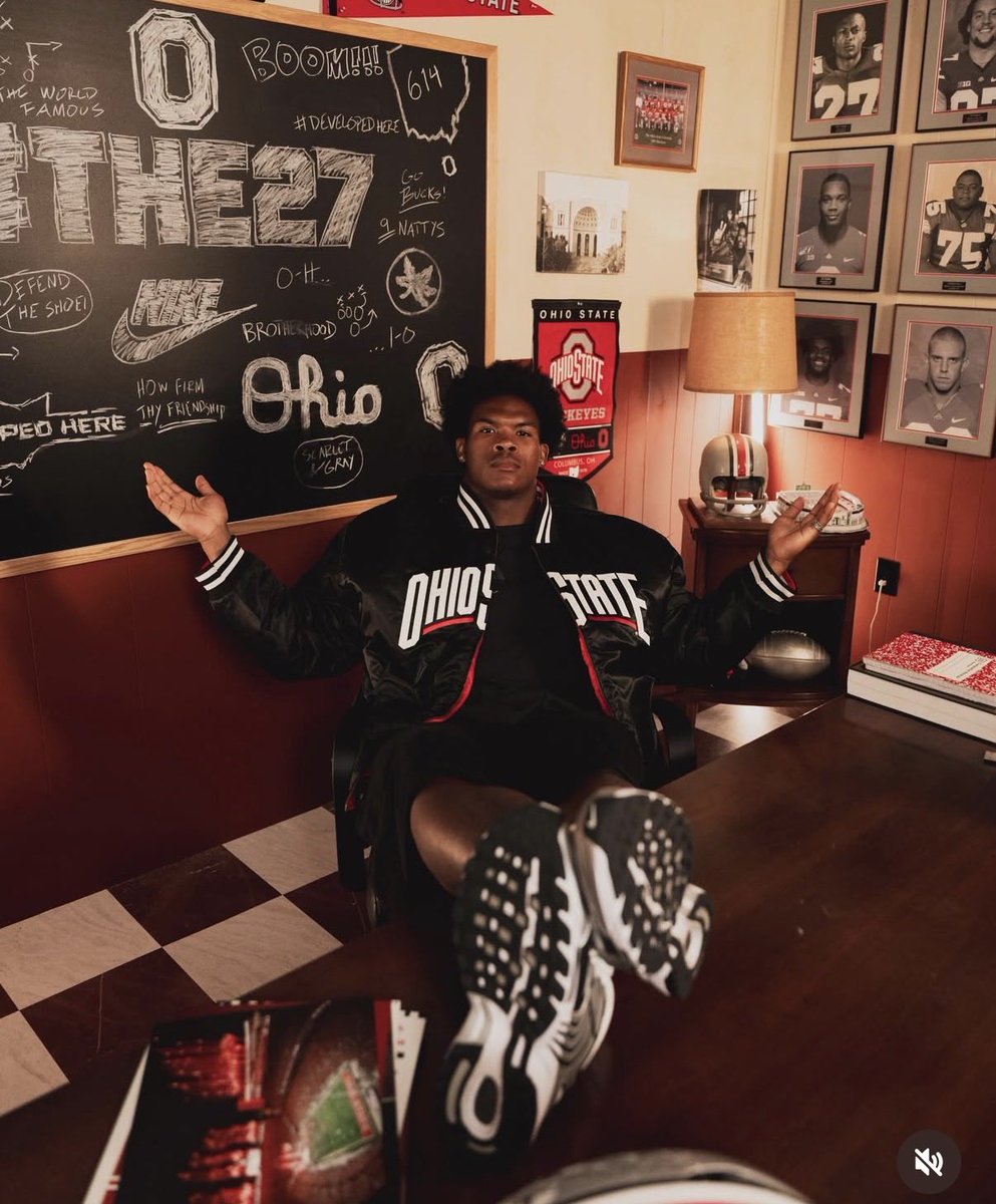 TheBuckeyeNut's tweet photo. 5⭐️ Ohio State EDGE commit DJ Jacobs is HOME in Columbus. 🌰

His official visit photos are absolutely 🔥📸👀 https://t.co/fV4a6A6N6R