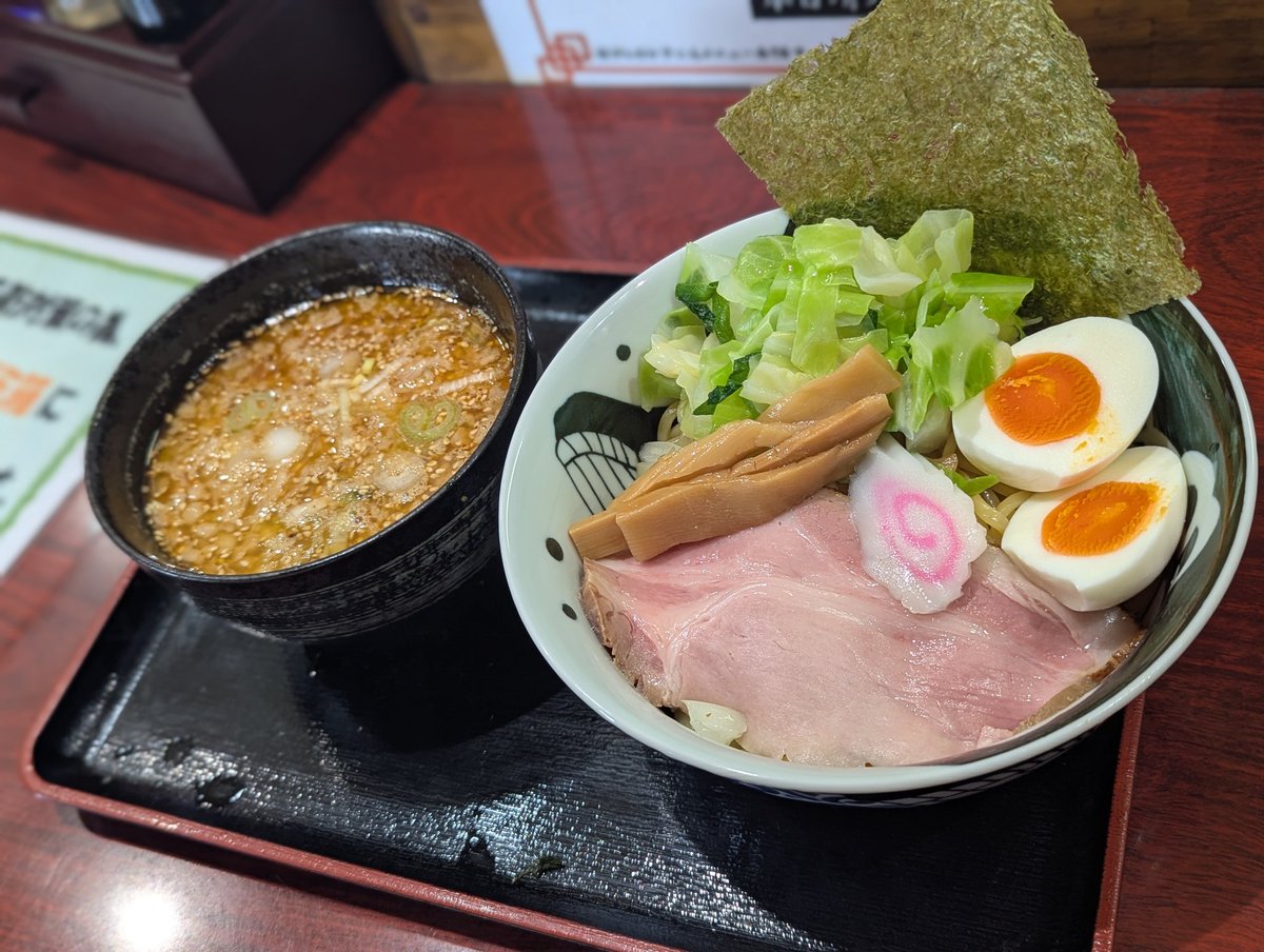 seiten_master's tweet photo. おはようございます😊
昼の部、夜の部オープン致します
平日ランチセット
限定
豚バラ
エンジェルナンバーチャーシュー麺
3枚、5枚、8枚
麺は細ストレートです
スープは節出汁しです

背脂味噌󠄀つけ麺
太麺250g

ハマグリ塩ラーメン
その他レギュラー有

ご来店お待ちしています🙇

#麺処本日晴天 https://t.co/XE8UDTWdco