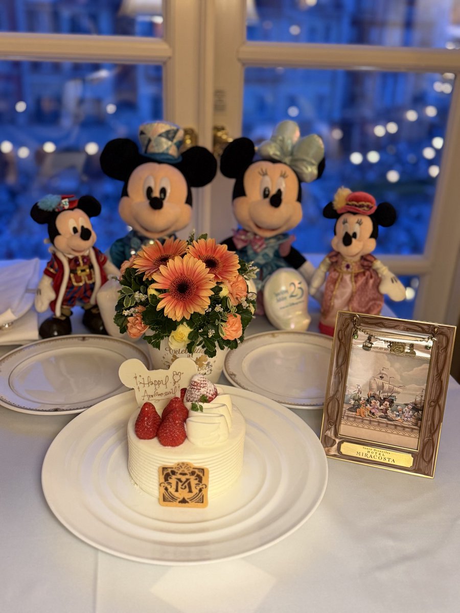 mickey_risa_'s tweet photo. 25thにミラコスタピアッツァビュー 宿泊 ♡

パークの音楽が流れてるから寝てる時も朝起きた時も幸せでパーク一体化ホテルは最高です。

グランドフィナーレはファンスプ行く！

 #ディズニーシー
 #ミラコスタ https://t.co/iEmv7bYmC6