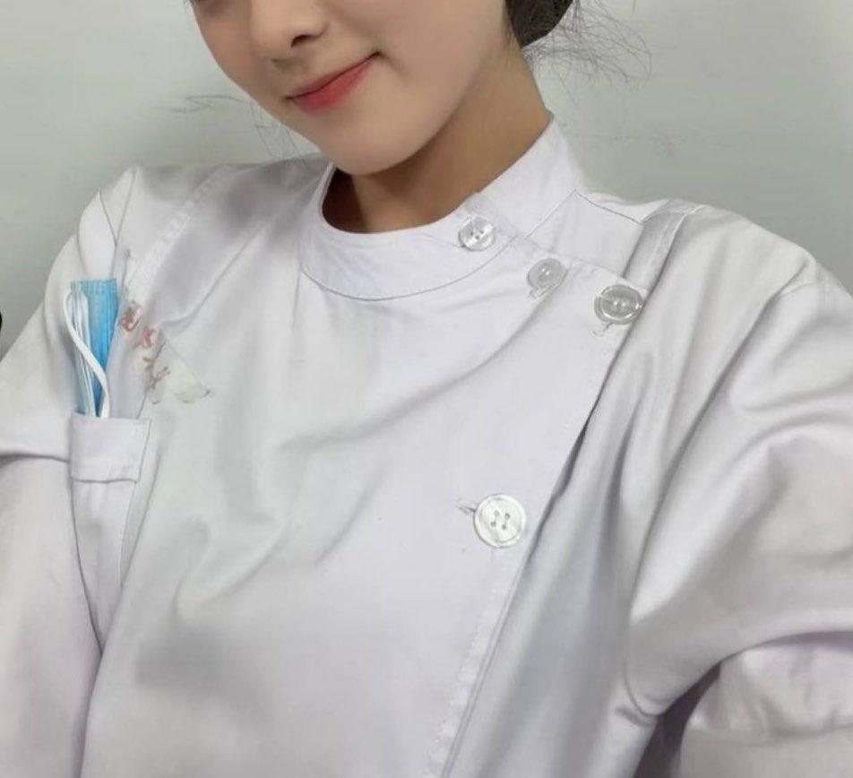 LEDBARRON's tweet photo. 如果女生有點黏    有點愛撒嬌
你們會覺得加分嗎

#護理師 https://t.co/SQ1fm6qoi9
