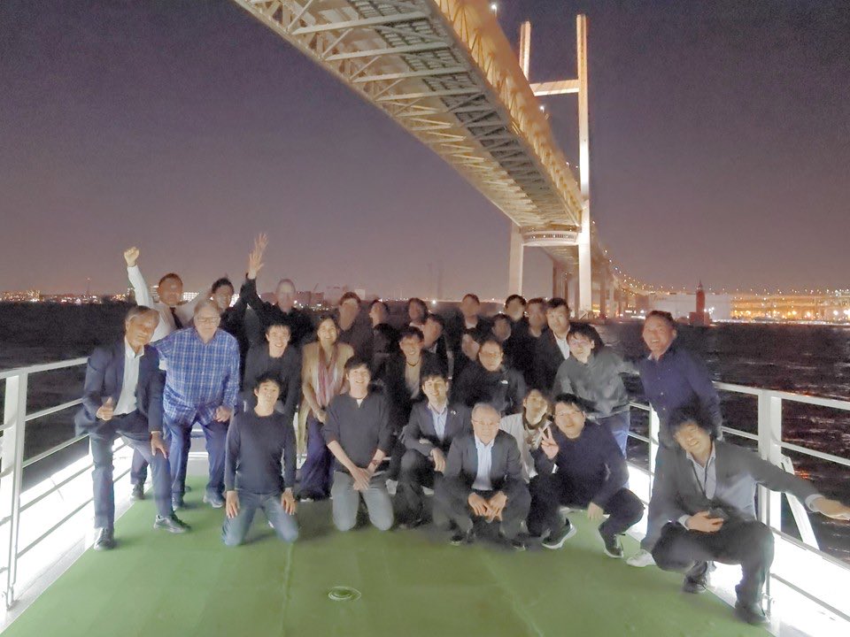 OkamotoOptics's tweet photo. Great conversations, new connections, and a memorable evening in Yokohama.

In April, we had the pleasure of hosting a traditional Yakatabune (Japanese houseboat) cruise with our valued customers, business partners, suppliers, and friends from around the world.

Surrounded by the beautiful waterfront scenery of Yokohama, we shared ideas, strengthened relationships, and enjoyed a wonderful time together. Thank you to everyone who joined us. We look forward to meeting again and creating new opportunities for collaboration in the future.

４月に、お客様、パートナー企業様、協力会社様、そして海外からのご友人の皆様をお迎えし、横浜にて屋形船クルージングを開催しました。

横浜の美しい港の景色を眺めながら、業界や国境を越えた交流を深める大変有意義な時間となりました。ご参加いただいた皆様に心より感謝申し上げます。

こうした出会いとつながりを大切にしながら、今後も新たな価値創造と技術交流を推進してまいります。

#OkamotoOptics #Yokohama #Photonics #InternationalCollaboration #Networking