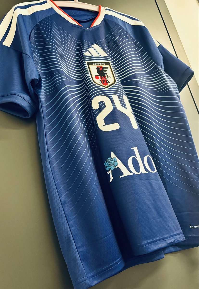 3c_mst's tweet photo. 私はサッカーの試合を観戦したり、サッカーをしたりすることは全くないのに、それ��もサッカーのユニフォームを買ってしま��た。www

#ado https://t.co/iI7QofC2i1