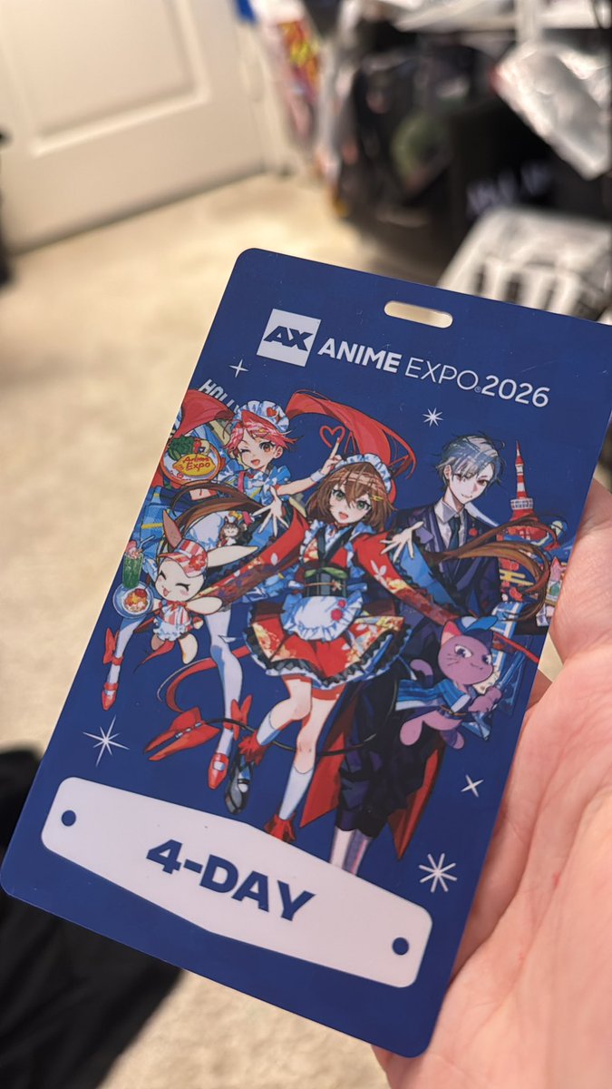 Himetoracos's tweet photo. I got my badge awhile ago :) I can’t wait to meet my oomfs and new people ! https://t.co/IuUl7hoehA