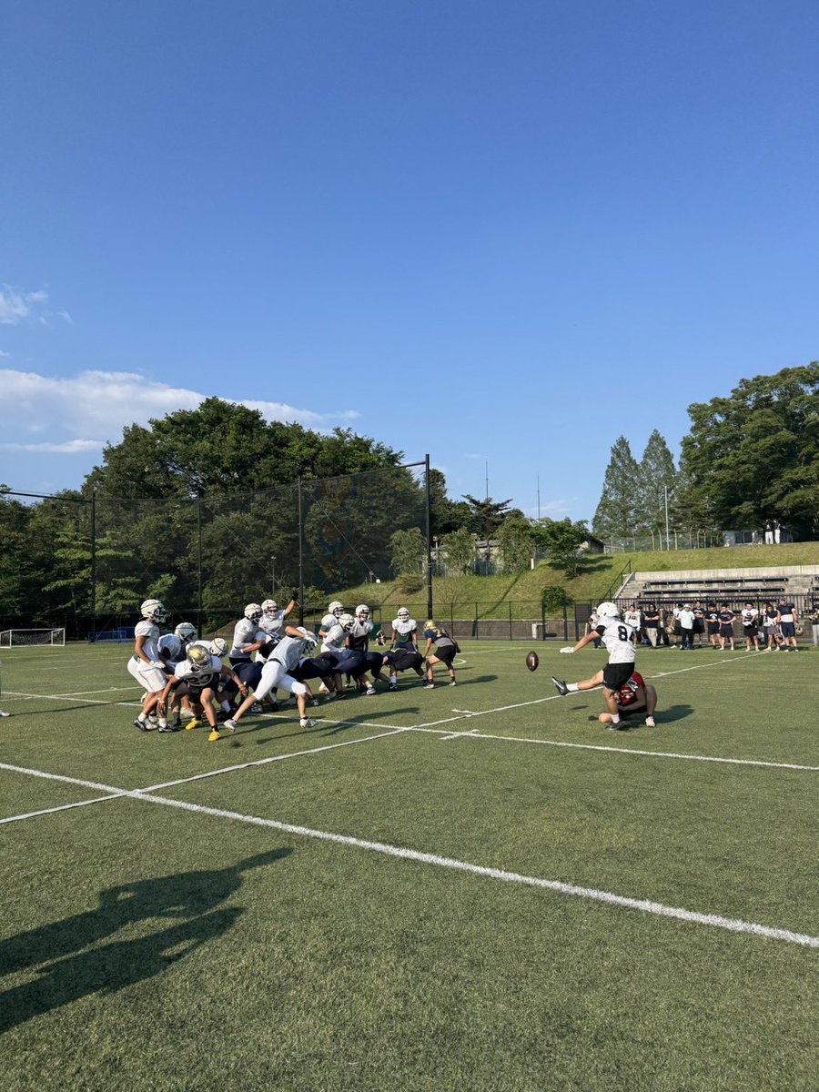 Tohoku_HORNETS's tweet photo. 【practice photo】

先日、北海学園大学との合同練習を実施しました🏈

今回の合同練習では、
普段の練習で培った力を発揮しながら、積極的にプレーする姿が多く見られ、貴重な経験を積む機会となりました。

合同練習を実施してくださった北海学園大学の皆さま、ありがとうございました。 https://t.co/ghAO4kGbHU