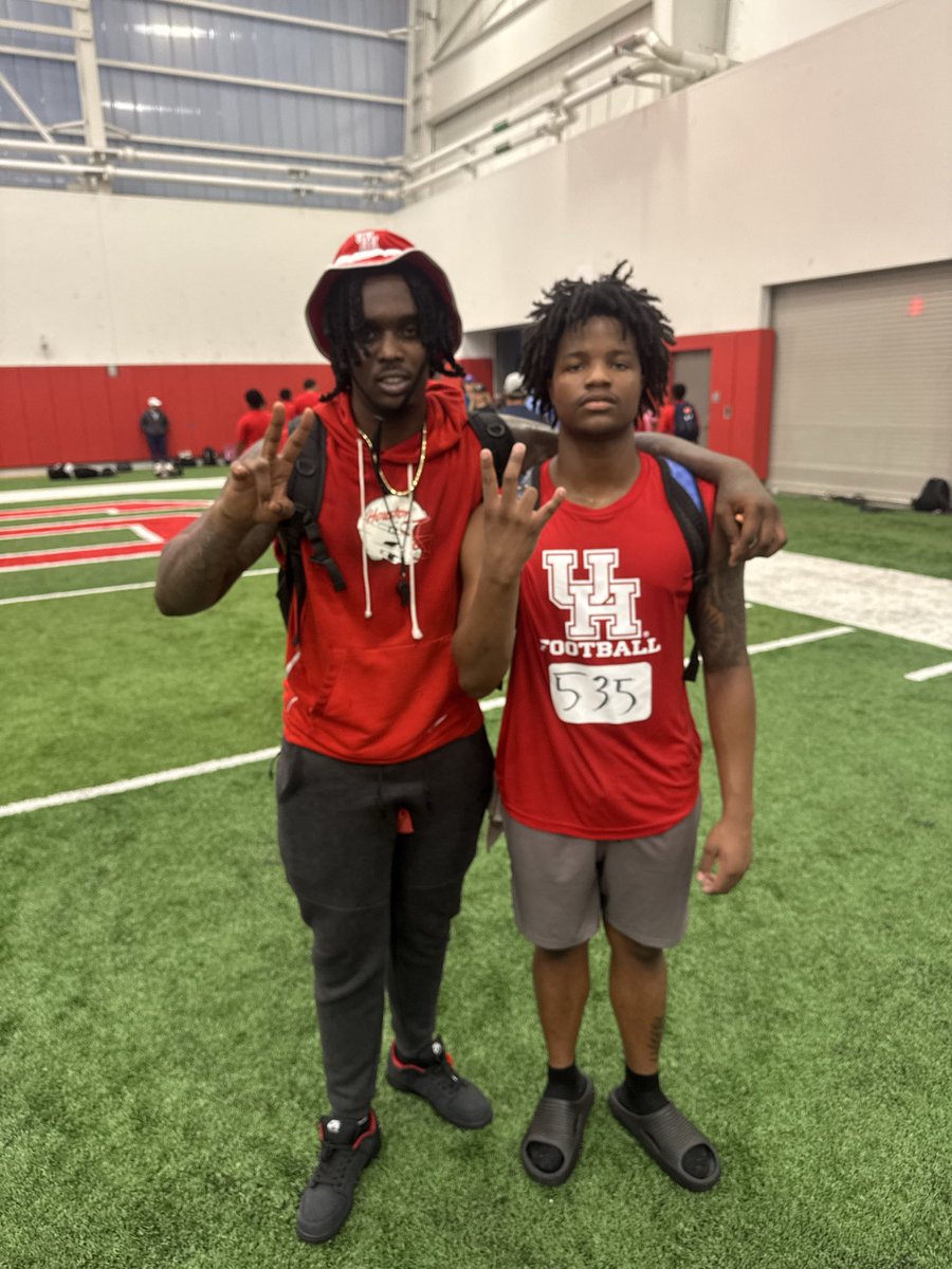 MajorBoudy5's tweet photo. #Blessed to be chosen as top 5 dline for UofH camp. can Change the game as a OLB too. Great camp and i had a amazing time competing! Special thanks to @OscarGiles95 and @tretreMc #2028recruit #txtakeover @PaetowFootball @recruitpaetowfb @BoilerFBrecruit https://t.co/3y4jjMirDy