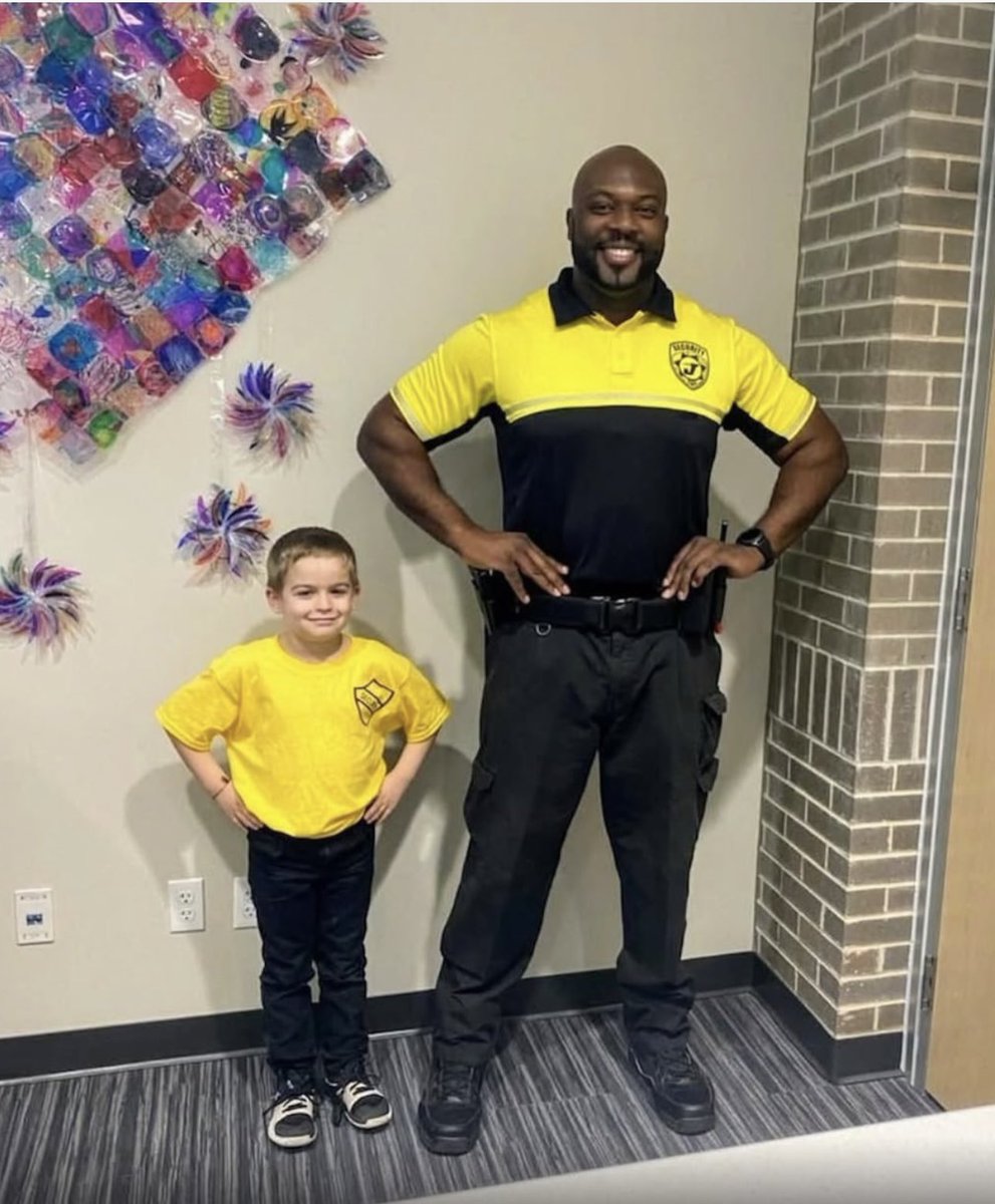 Mitchellzlim's tweet photo. When kindergartner Ja'bari Williams was asked to dress as his favorite person for a school event, he didn't choose a celebrity or superhero. He chose his school's security officer, Mr. James.
With help from his mother, Ja'bari arrived in a matching uniform, and the resemblance was incredible. Mr. James was moved by the gesture, saying he had no idea the young student admired him so much.
According to family members, Ja'bari looks up to Mr. James because he greets students every day, makes them feel safe, and always treats them with kindness. A powerful reminder that everyday heroes often make the biggest impact.
•i: Jacksonville North Pulaski School District, Lauryn Blocker, Jenai Campbel