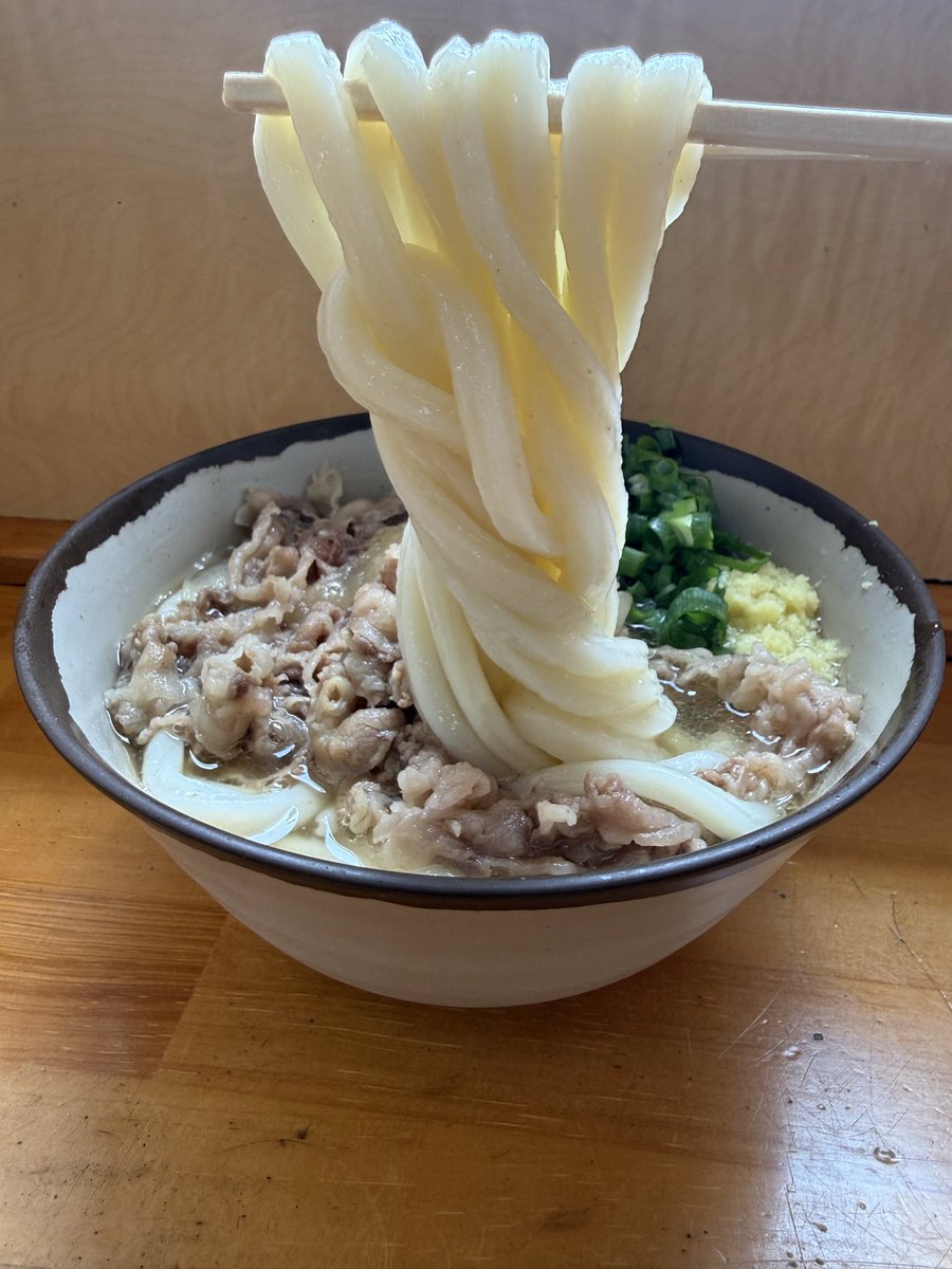 kotar17's tweet photo. こたやんの讃岐うどん巡り
二軒目は高松市の古奈やに来ています！

先客2人

肉うどん大570円

麺も出汁もイイね！
うまかったです！ https://t.co/jykHtSZroD