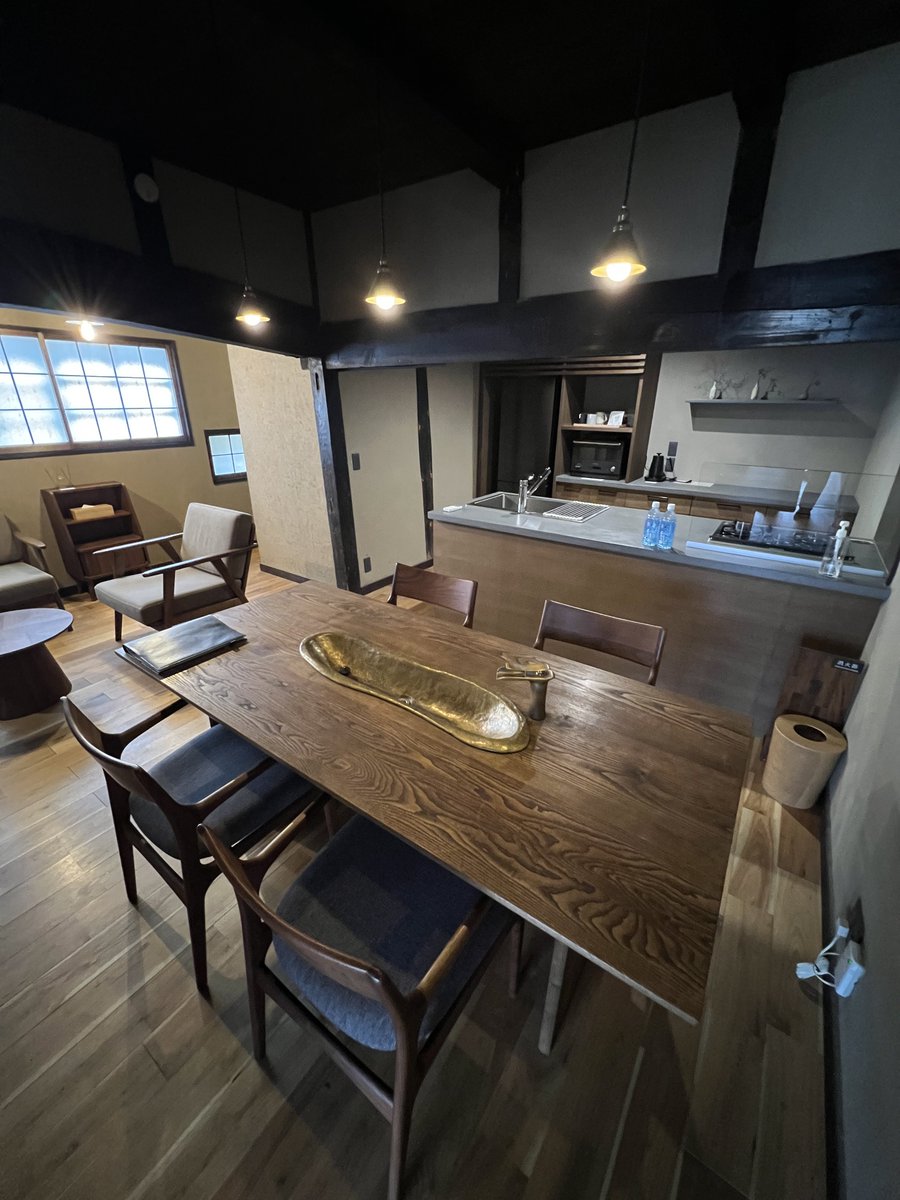 funky_craft's tweet photo. おはようございます😊
今日は以前、工事をさせていただいた古民家宿のメンテナンス😃
内装モルタルで作ったキッチンは型破りな事をお願いして左官屋泣かせだった思い出🙏
それでもカタチにしていく職人の素晴らしさ👍
思い出の現場ランキングに残る現場でです🤭 https://t.co/8LbFLuEN5a