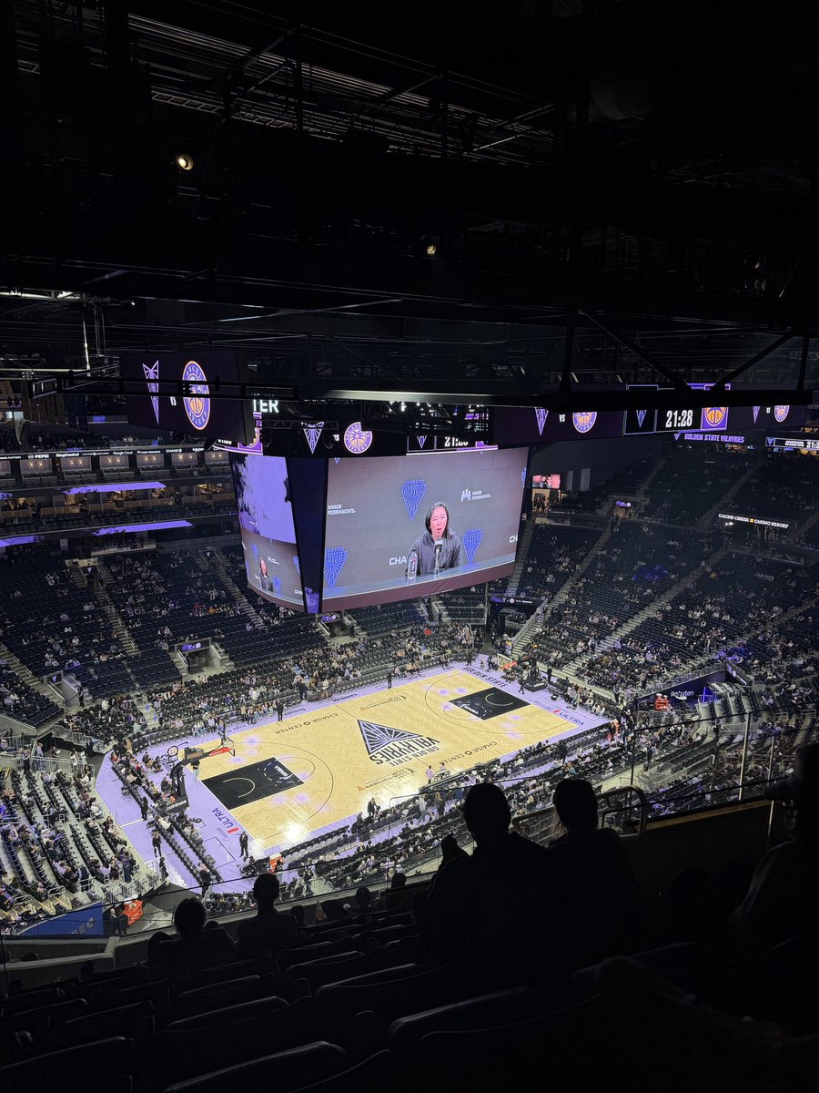 44P0WELL's tweet photo. BALLHALLA I AM IN YOU https://t.co/7dT6JN8qt3