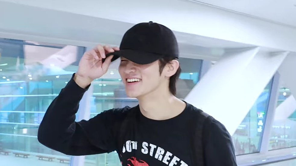 onmerleee's tweet photo. welcome back, mark lee 🤍 https://t.co/B6nnw64FT3