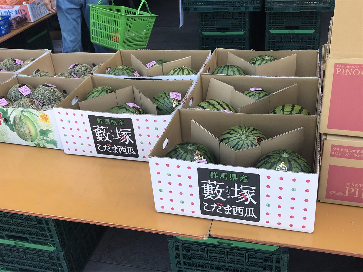 k_ishizuka0705's tweet photo. 本日、蕨市役所正面玄関前で開催されている「農産物直売 in 蕨市役所」へ。
地元や県内外から集まった新鮮な野菜や果物、加工品が並び、市役所前がちょっとしたマルシェのような賑わいでした。

#蕨市 #蕨市役所 #農産物直売 #JAさいたま #地産地消 #埼玉県 #マルシェ https://t.co/zpRVVnIKob