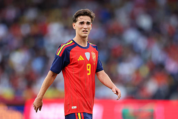 appiecule's tweet photo. - Yesterday, Fabián Ruiz was terrible.
- Mikel Merino was terrible.
- Rodri looked like he was playing his retirement game.
- Oyarzabal & Ferran no comment. 

Yet people chose to focus on Gavi, the one player being played completely out of position at left wing because Spain’s natural wingers were unavailable.

Gavi was actually very good off the ball: he won all 4 aerial duels, helped Marc Cucurella defensively, and pressed relentlessly. One of Spain’s best chances came from him winning the ball high up the pitch.

The problem is simple: Gavi is a midfielder, not a winger. He thrives in the middle where his pressing, intensity, and ball-winning can influence the game. Blaming him for struggling on the wing says more about Luis de la Fuente’s decision to play him there than it does about Gavi.