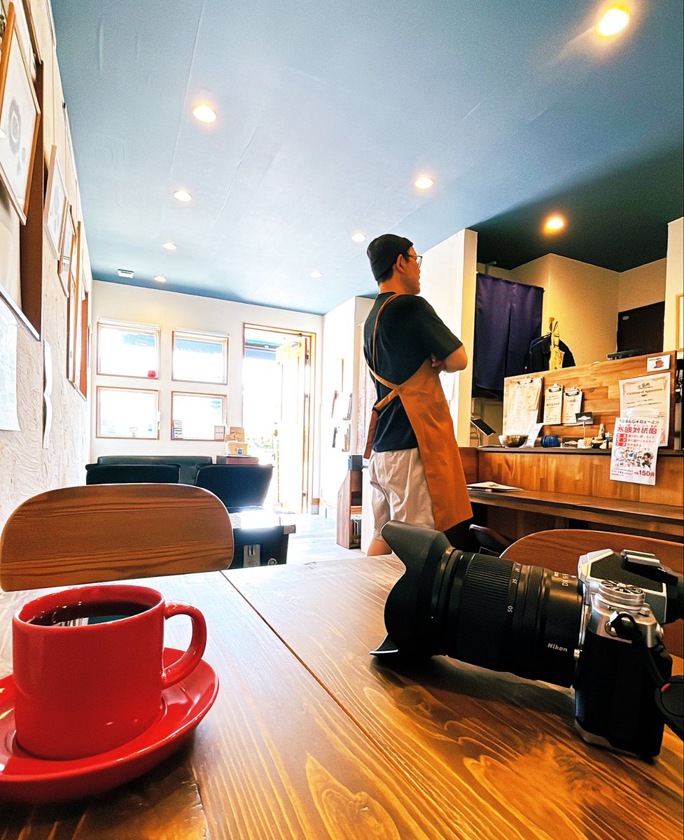 ginpoudoujp's tweet photo. 朝、カメラを持って少し散策して来ました
カルガモの運動会見て、モーニングコーヒー☕︎

店主はワールドカップに夢中⚽️

本日も午後6時まで営業致します🤲 https://t.co/bn8t78aD86