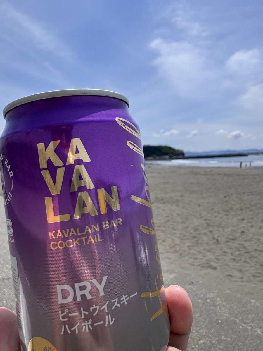 inupho's tweet photo. お
は
よん〜

朝から海で飲むお酒は美味い https://t.co/vVSU1dicQB